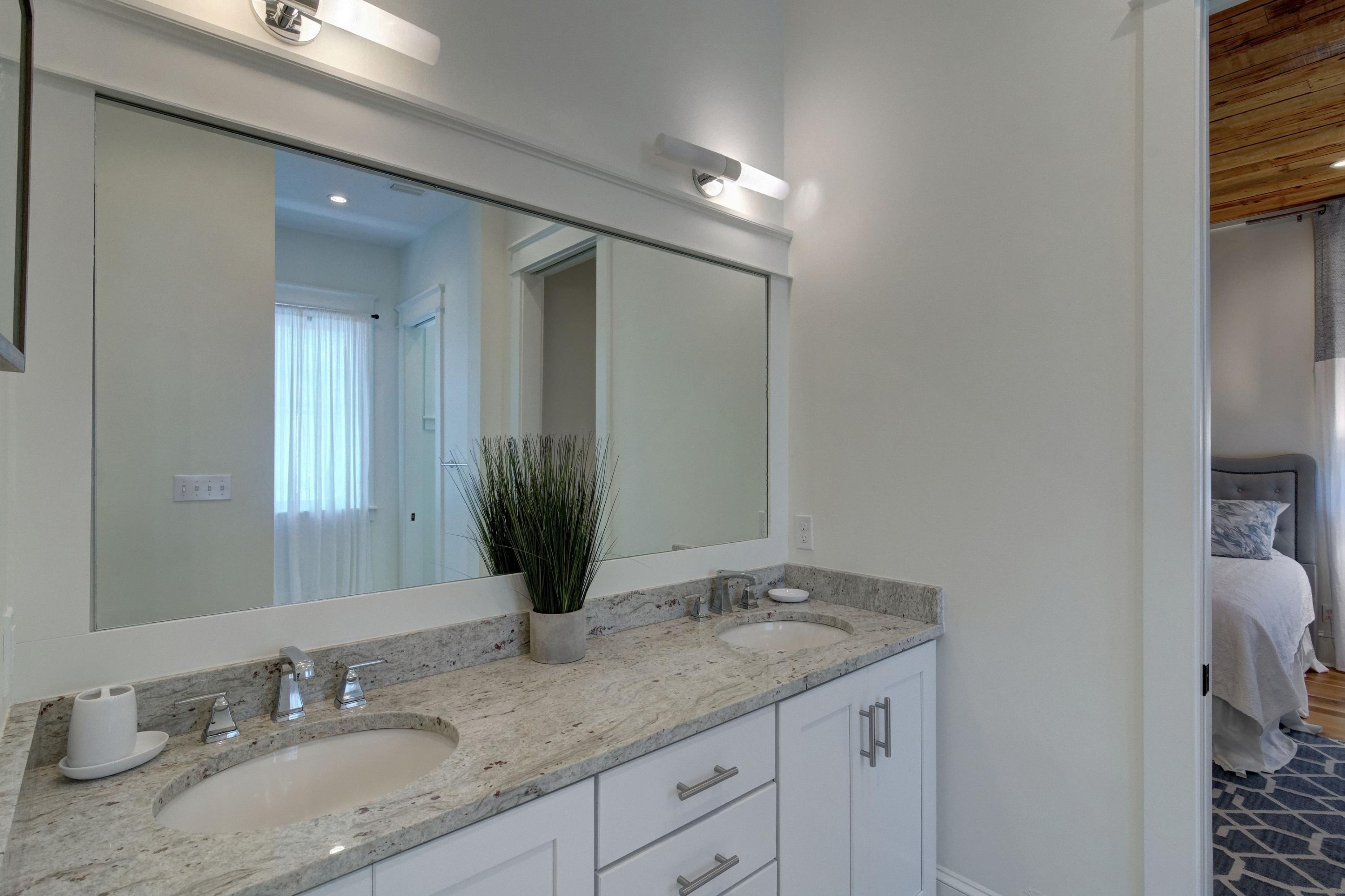 COTTAGES AT EASTERN LAKE - Residential