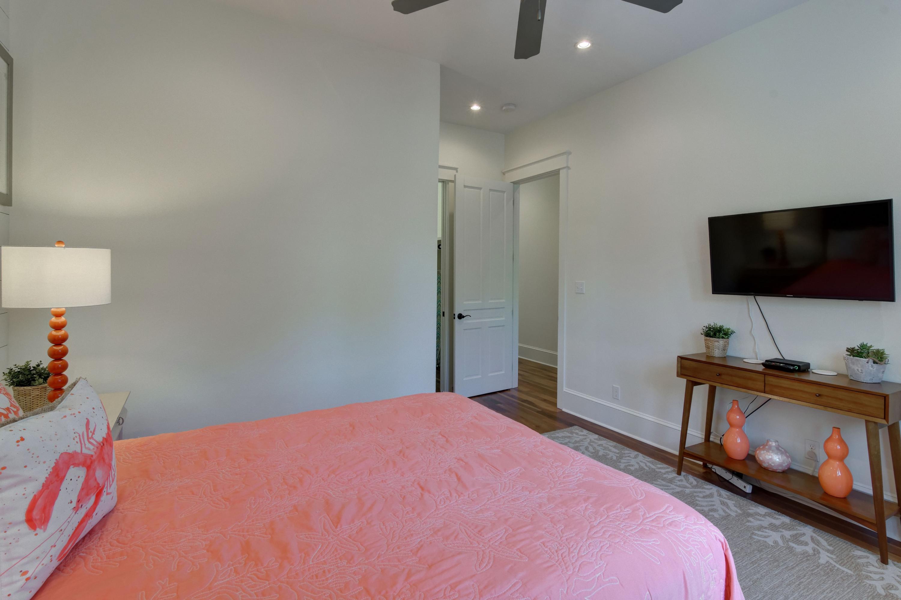 COTTAGES AT EASTERN LAKE - Residential