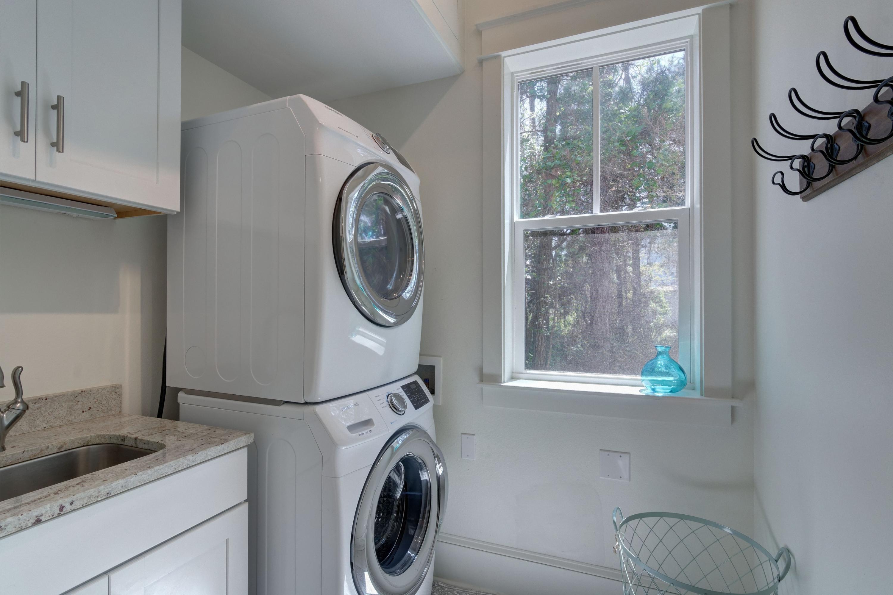 COTTAGES AT EASTERN LAKE - Residential