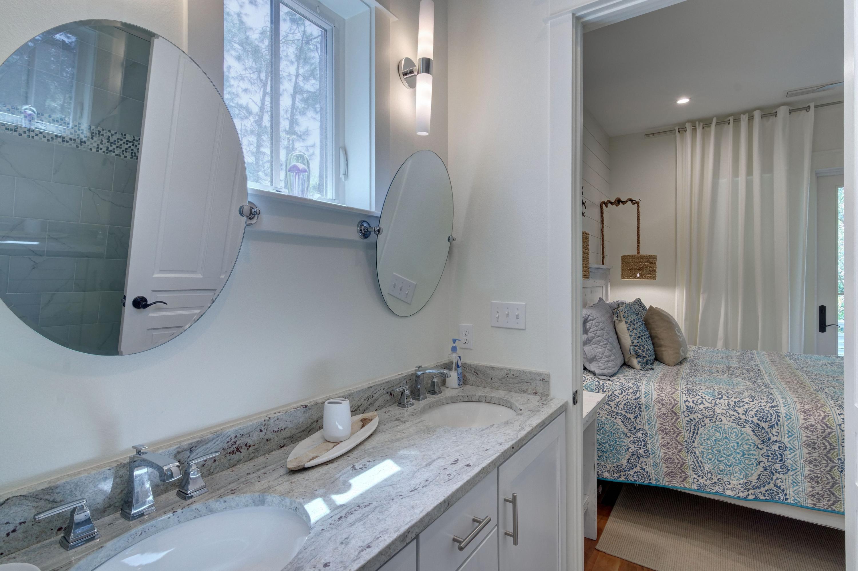 COTTAGES AT EASTERN LAKE - Residential