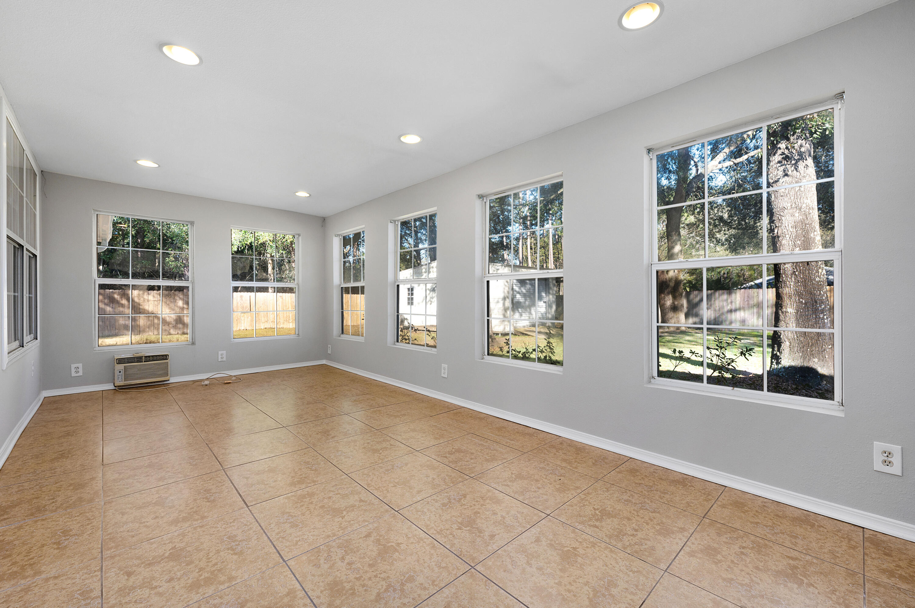 WOODBURY FOREST - Residential