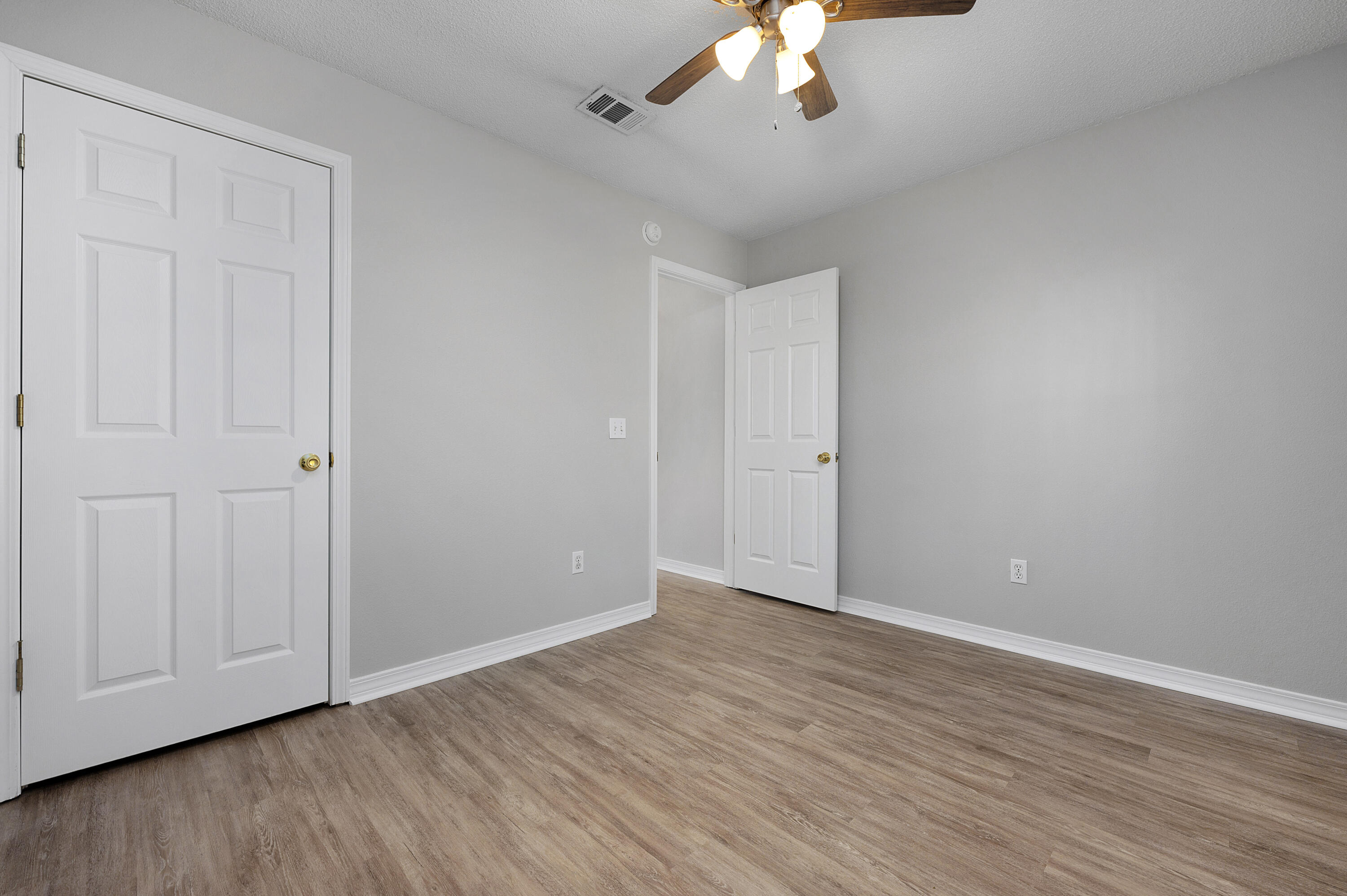 WOODBURY FOREST - Residential