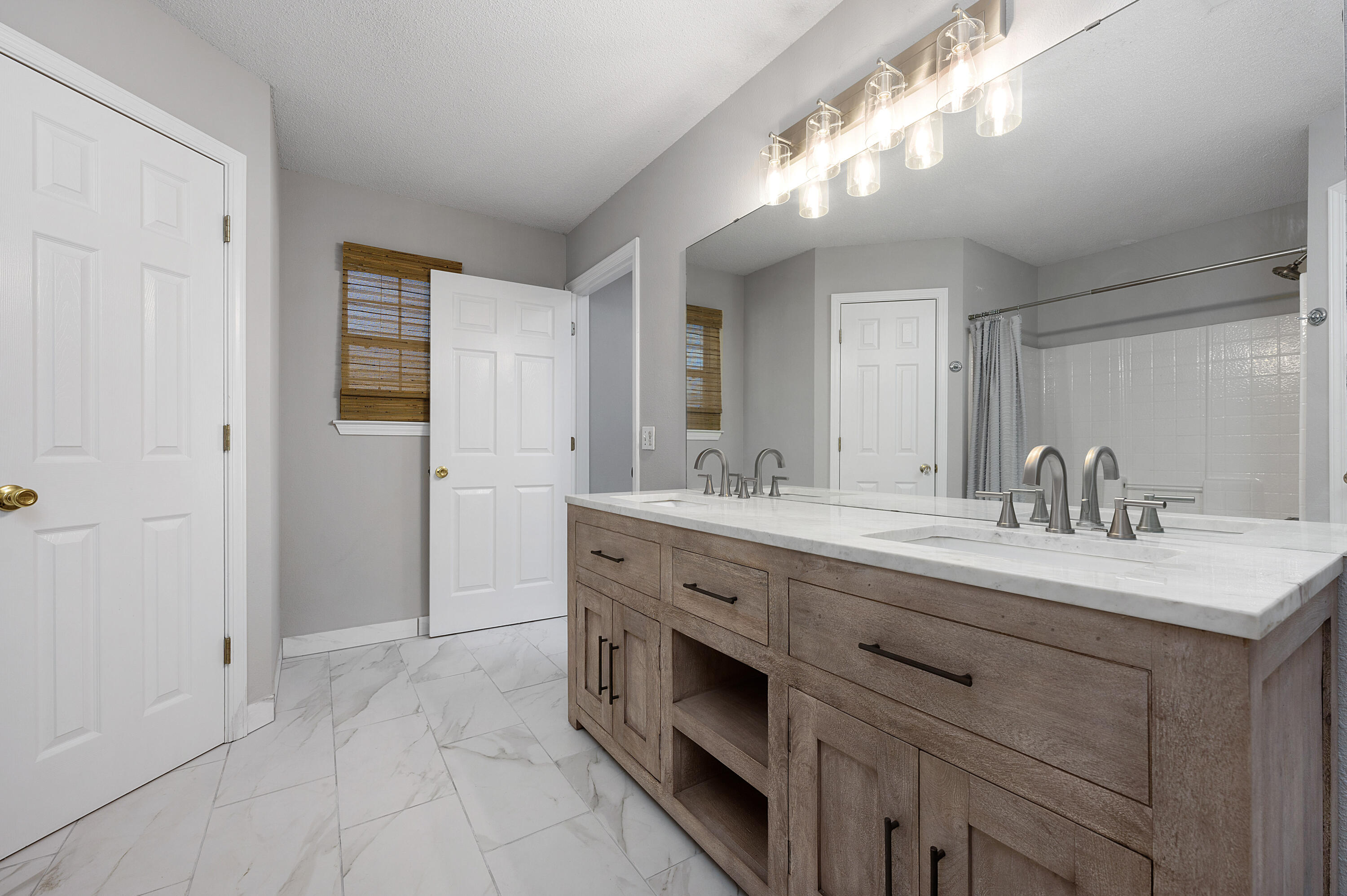 WOODBURY FOREST - Residential