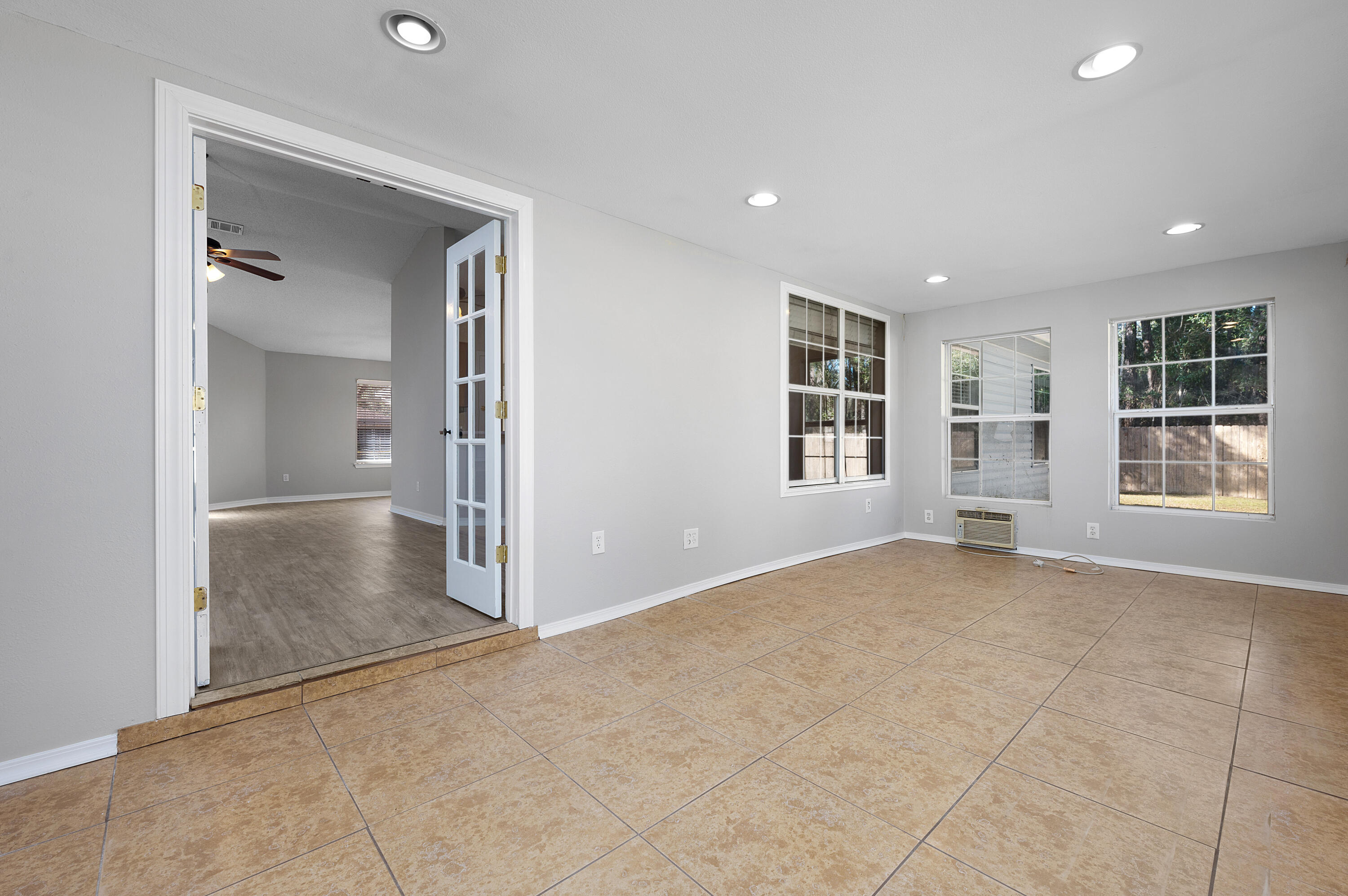 WOODBURY FOREST - Residential