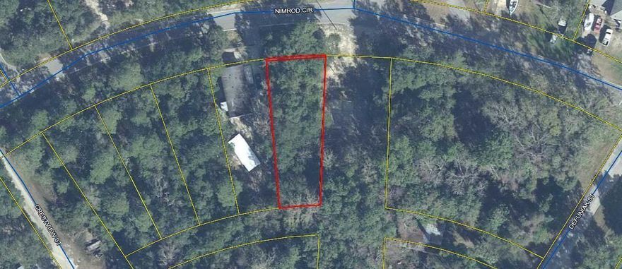 Great lot to build a home and just blocks from the Bay!  In close proximity to Niceville shopping as well!