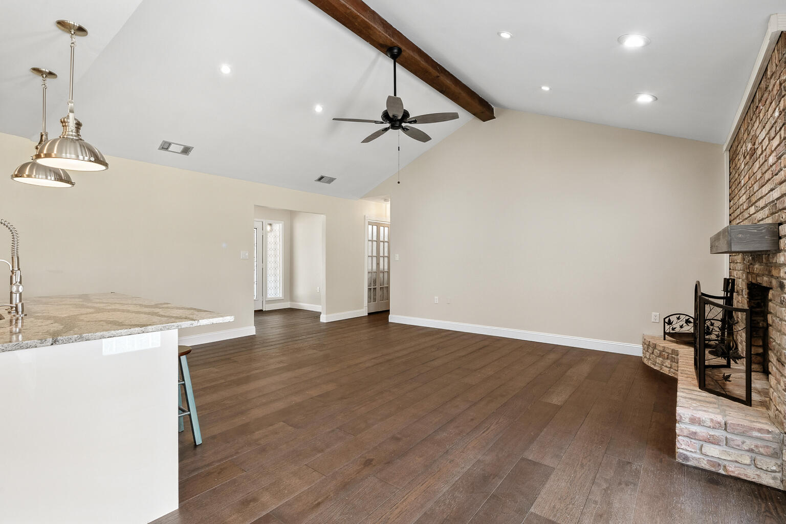 MARY ESTHER MANOR - Residential