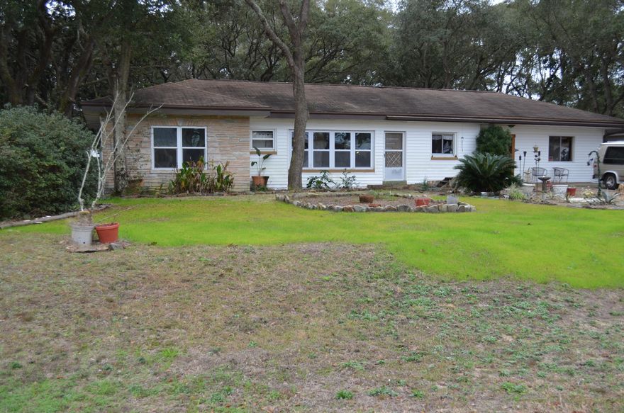 PRIME FWB LOCATION! This 3 bedroom 2 bathroom home has been partially updated with new windows, wood style tile in entry, kitchen, dining room and family room. Home also has newer AC unit and water heater. The single car garage ha been converted to a ''man cave or craft room''. Large covered screen porch and two out building (one with power) also being Sold AS-IS. Home is located directly across from the water on large lot with mature trees in the back yard.
This home is perfect for the investor or someone who has the ability to update the home.
All measurements to be verified by the buyer.