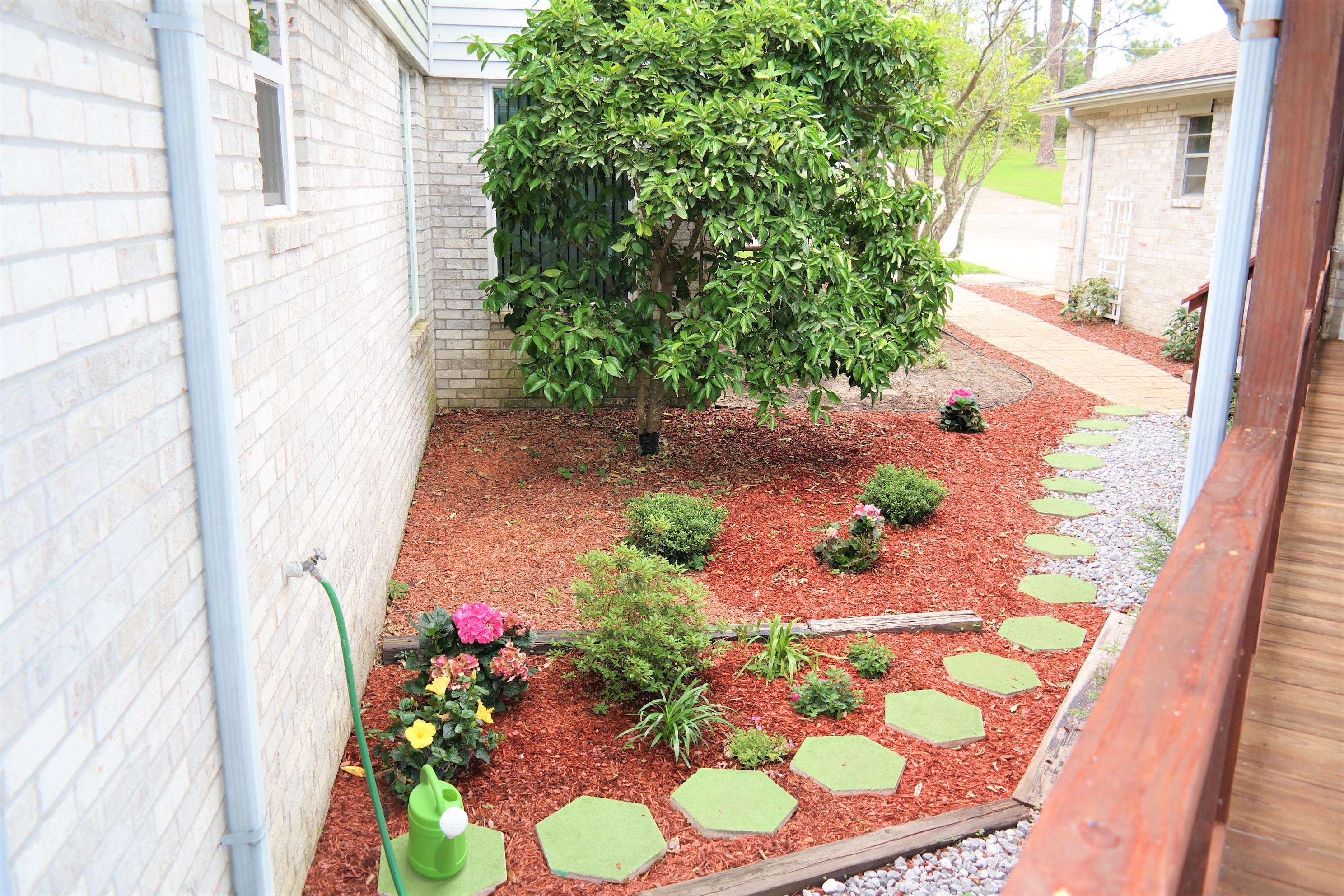 TEN LAKE ESTATES UNIT 2 - Residential