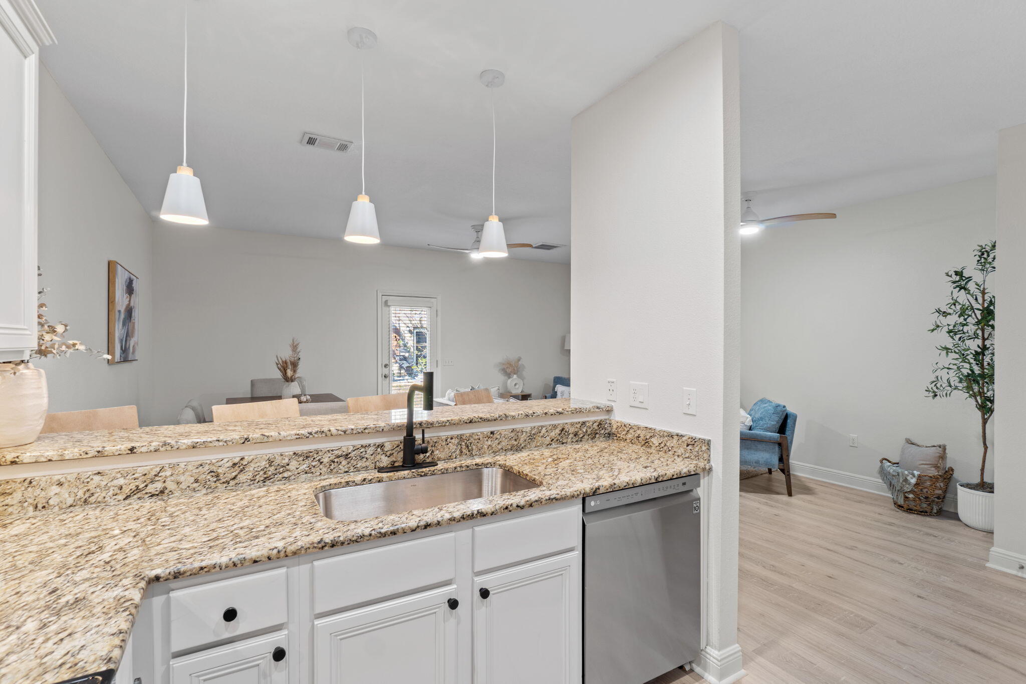 RESERVE POINTE - Residential