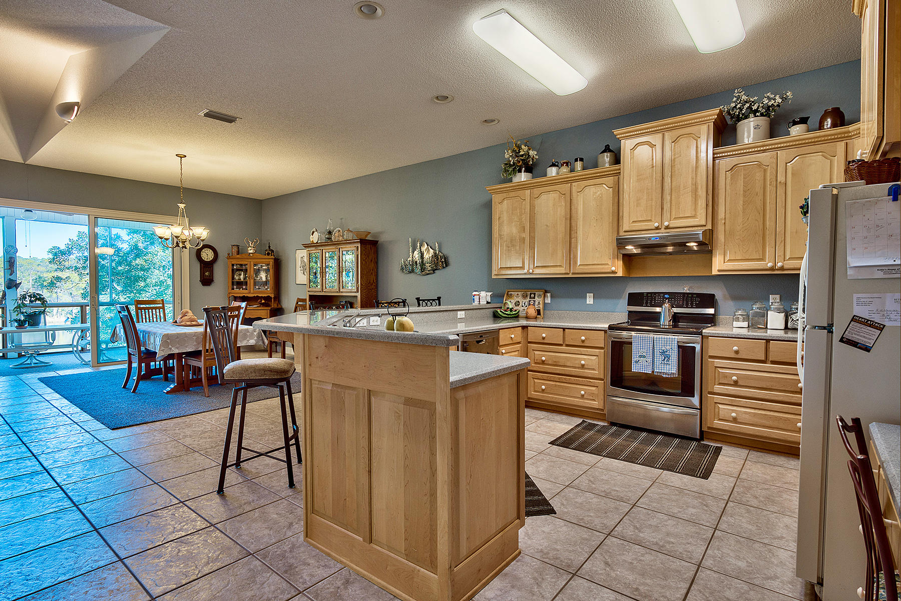 LAKE SHORE ESTATES - Residential