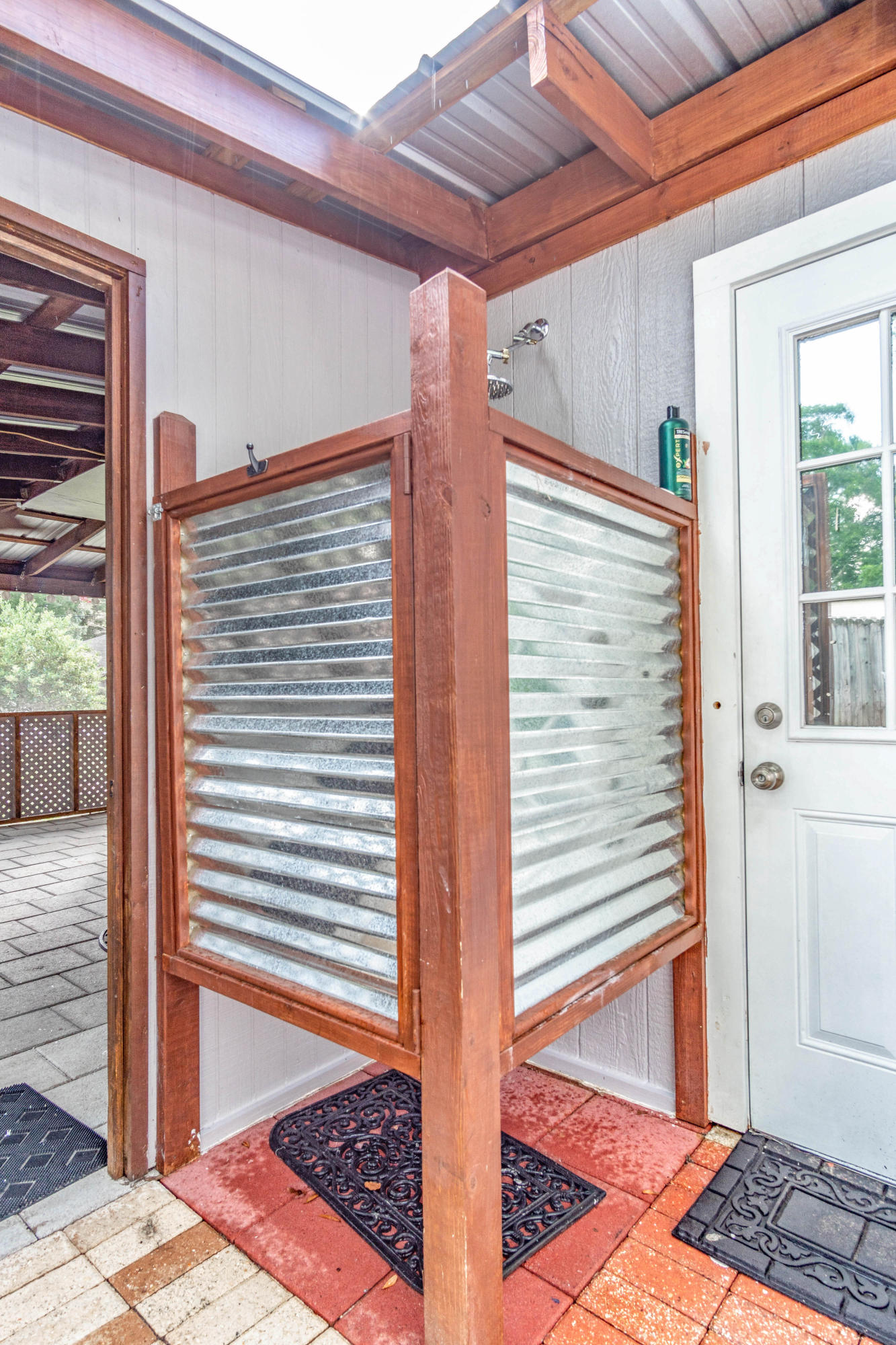 ELLIOTTS POINT - Residential