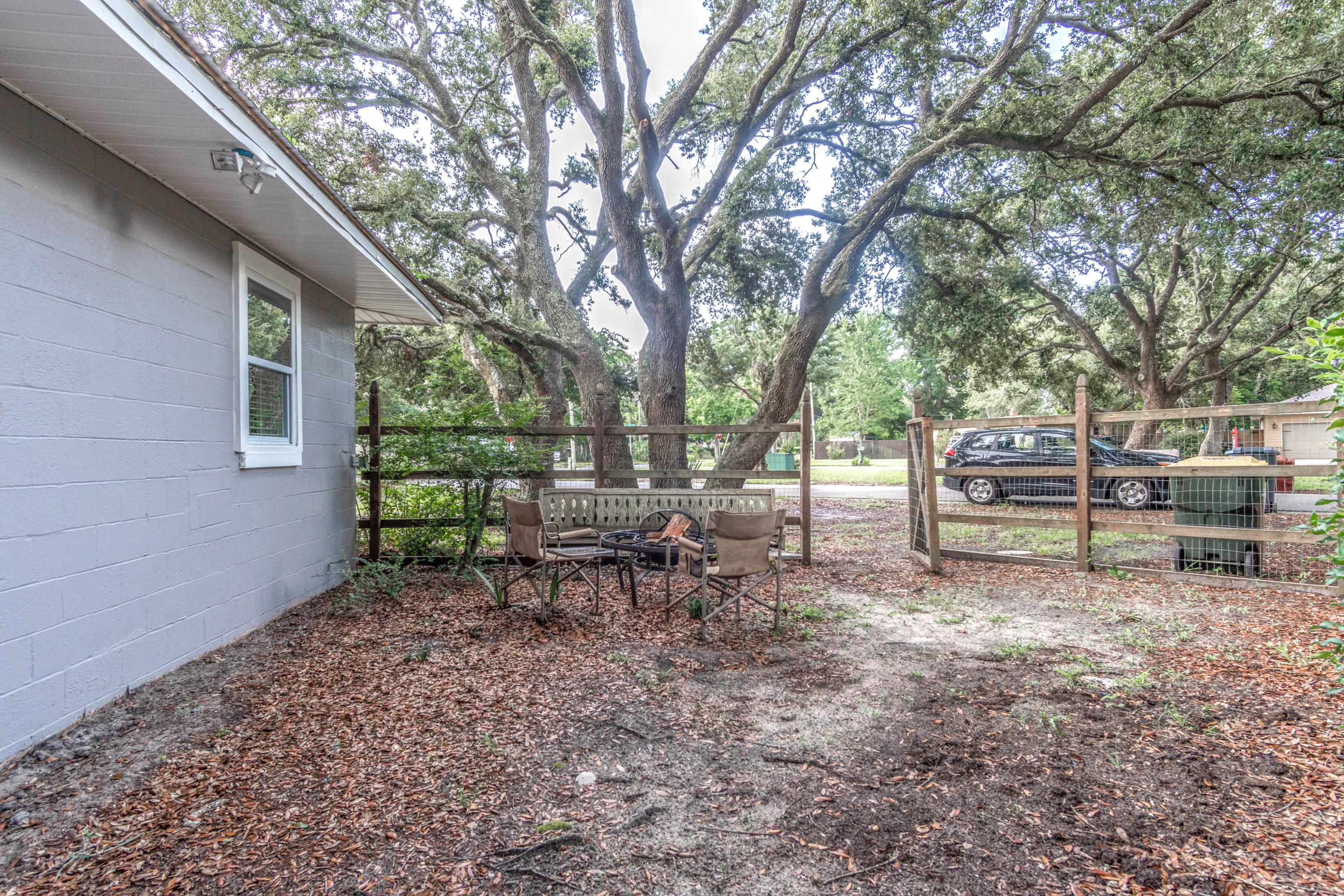 ELLIOTTS POINT - Residential