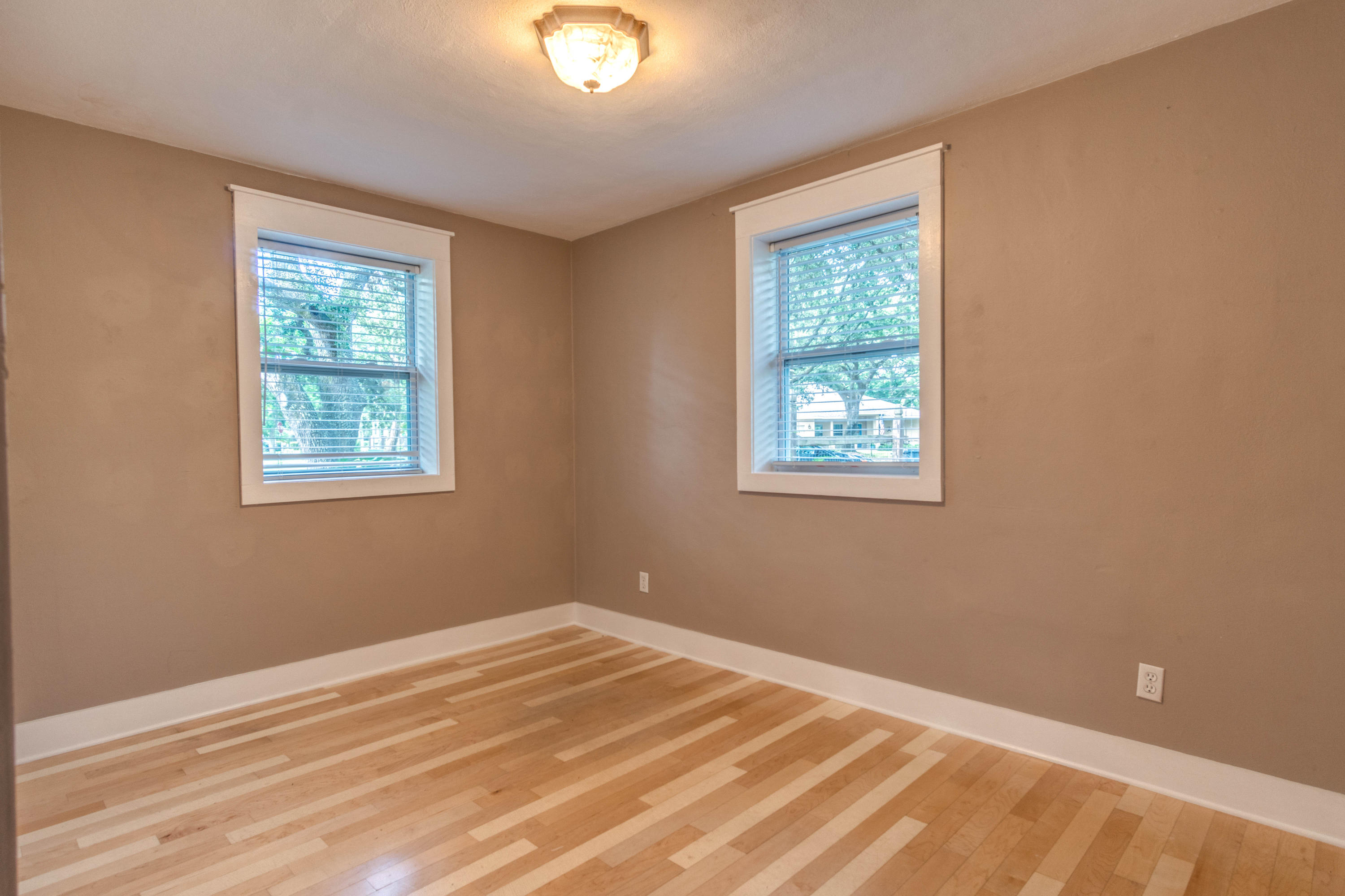 ELLIOTTS POINT - Residential