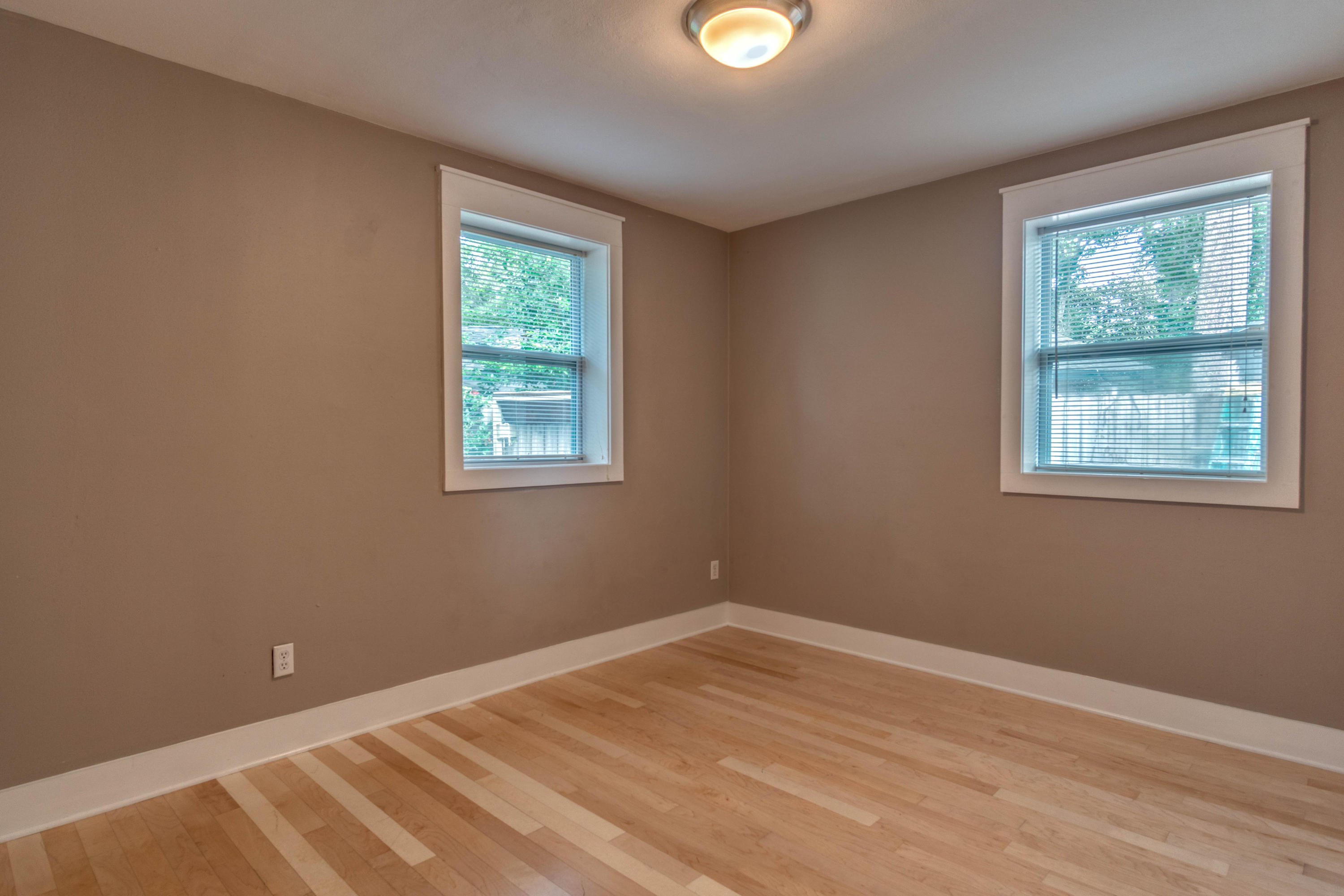 ELLIOTTS POINT - Residential