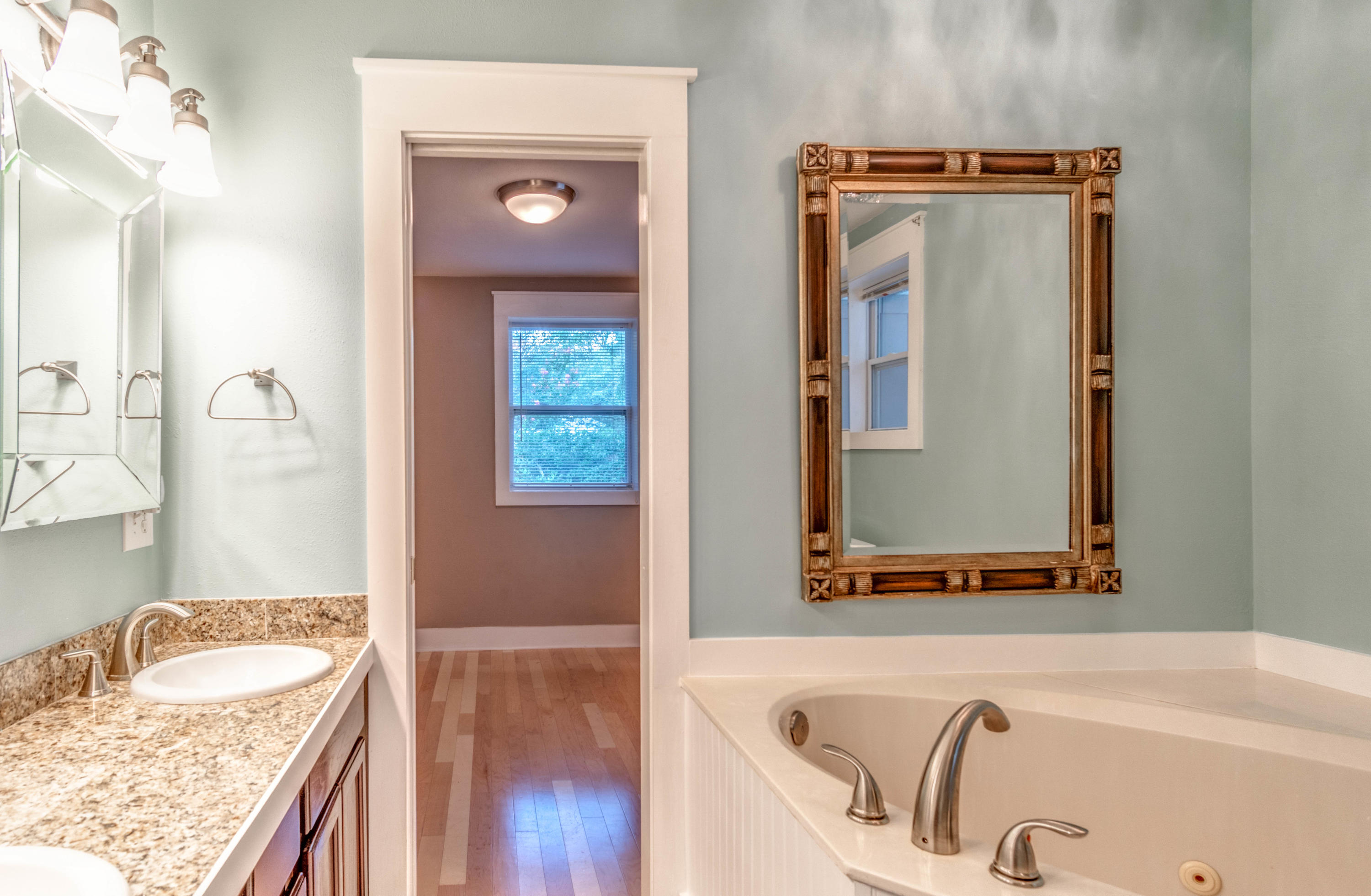 ELLIOTTS POINT - Residential