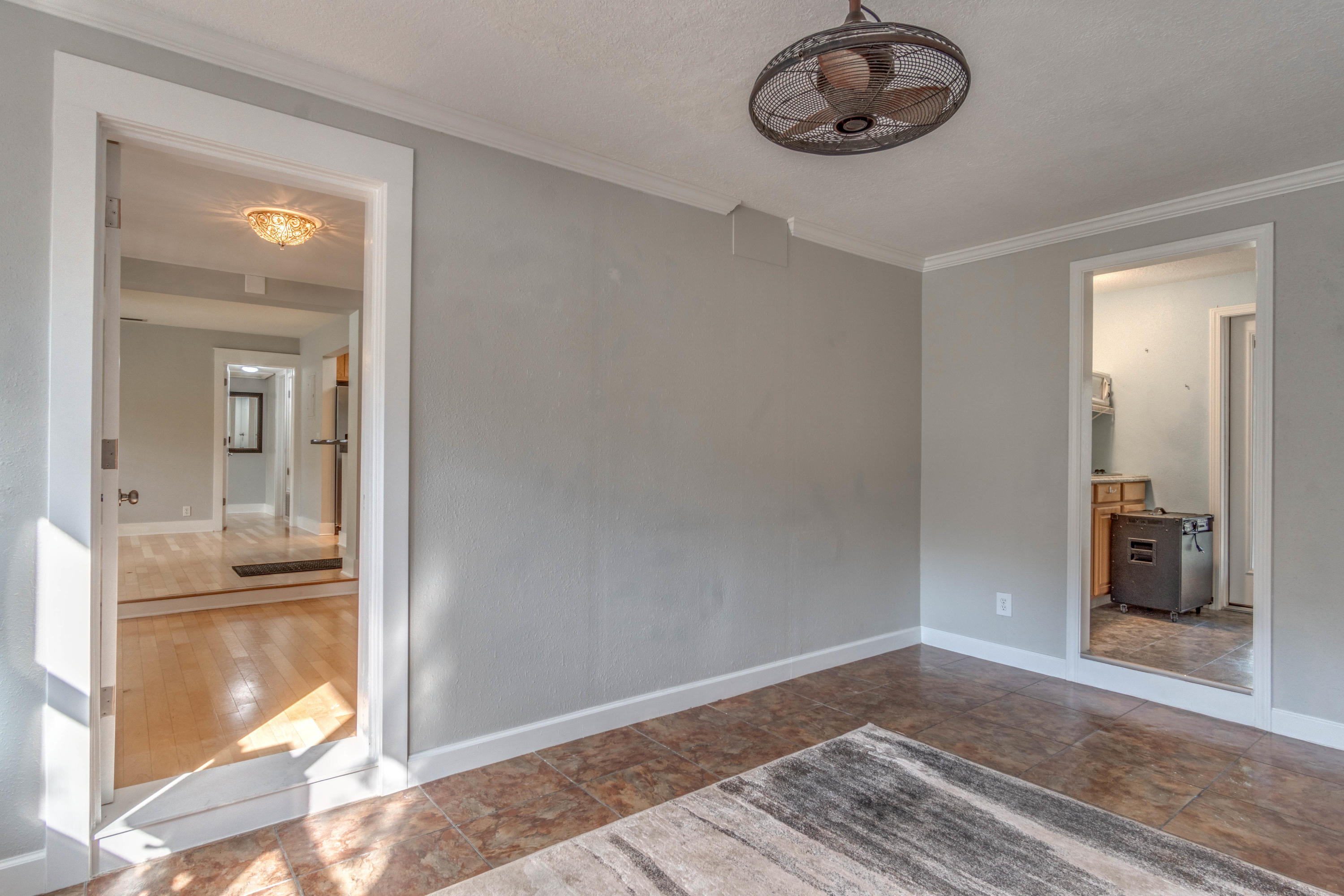 ELLIOTTS POINT - Residential