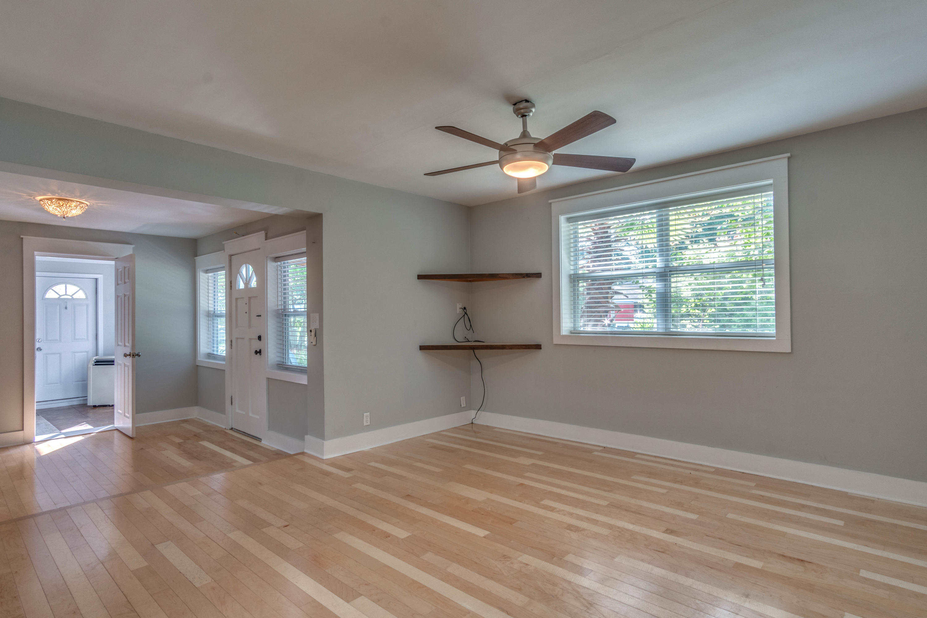 ELLIOTTS POINT - Residential