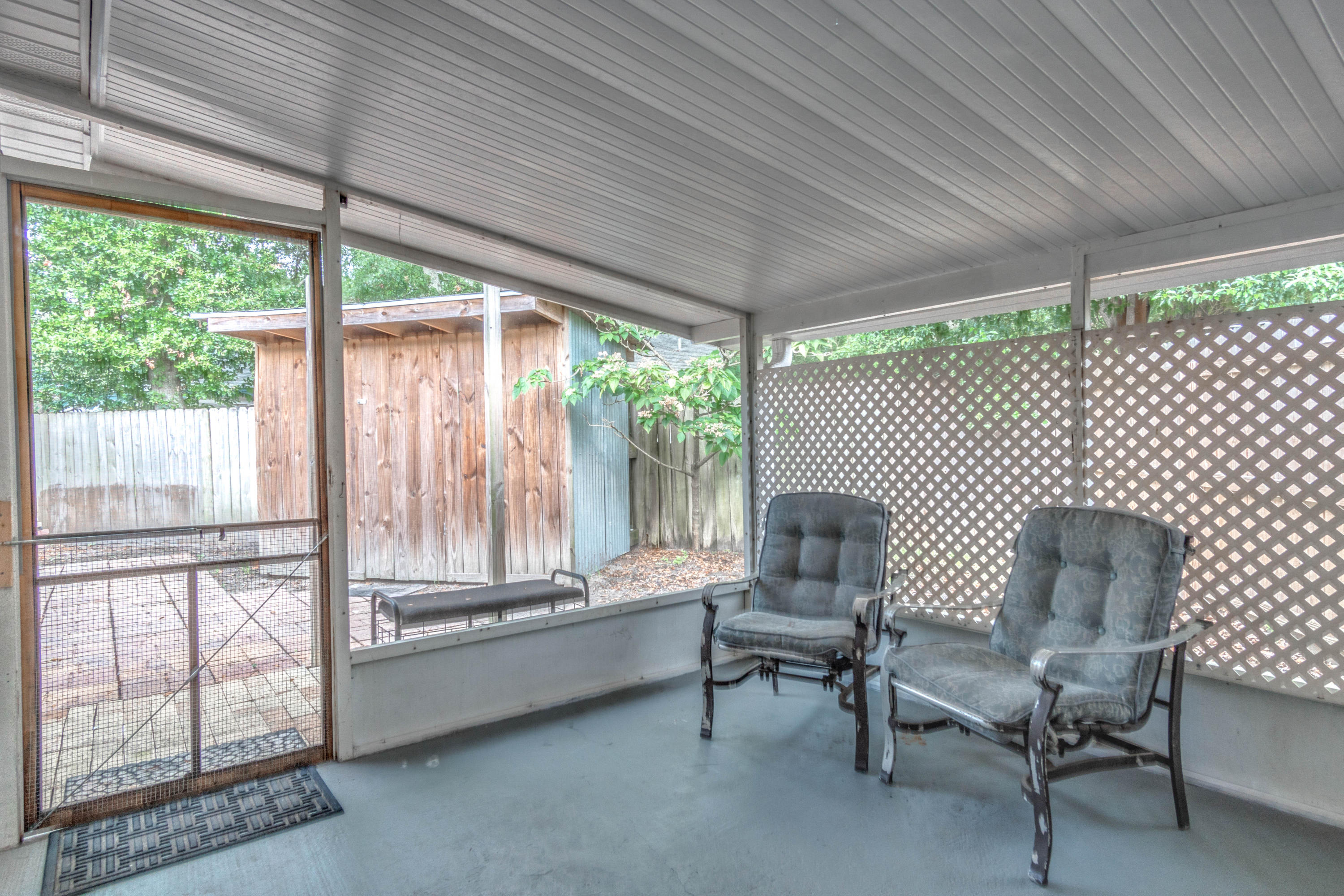 ELLIOTTS POINT - Residential