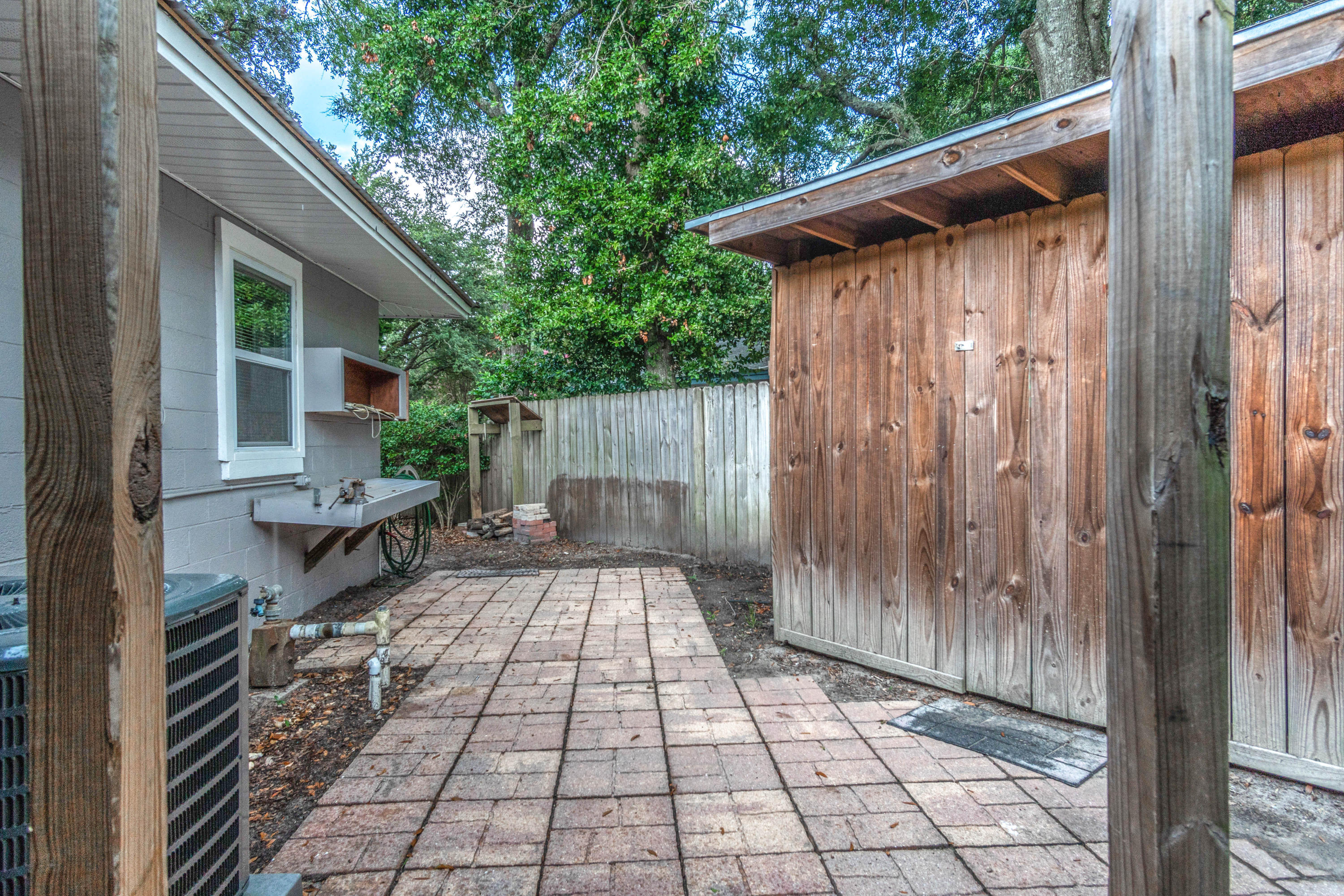 ELLIOTTS POINT - Residential