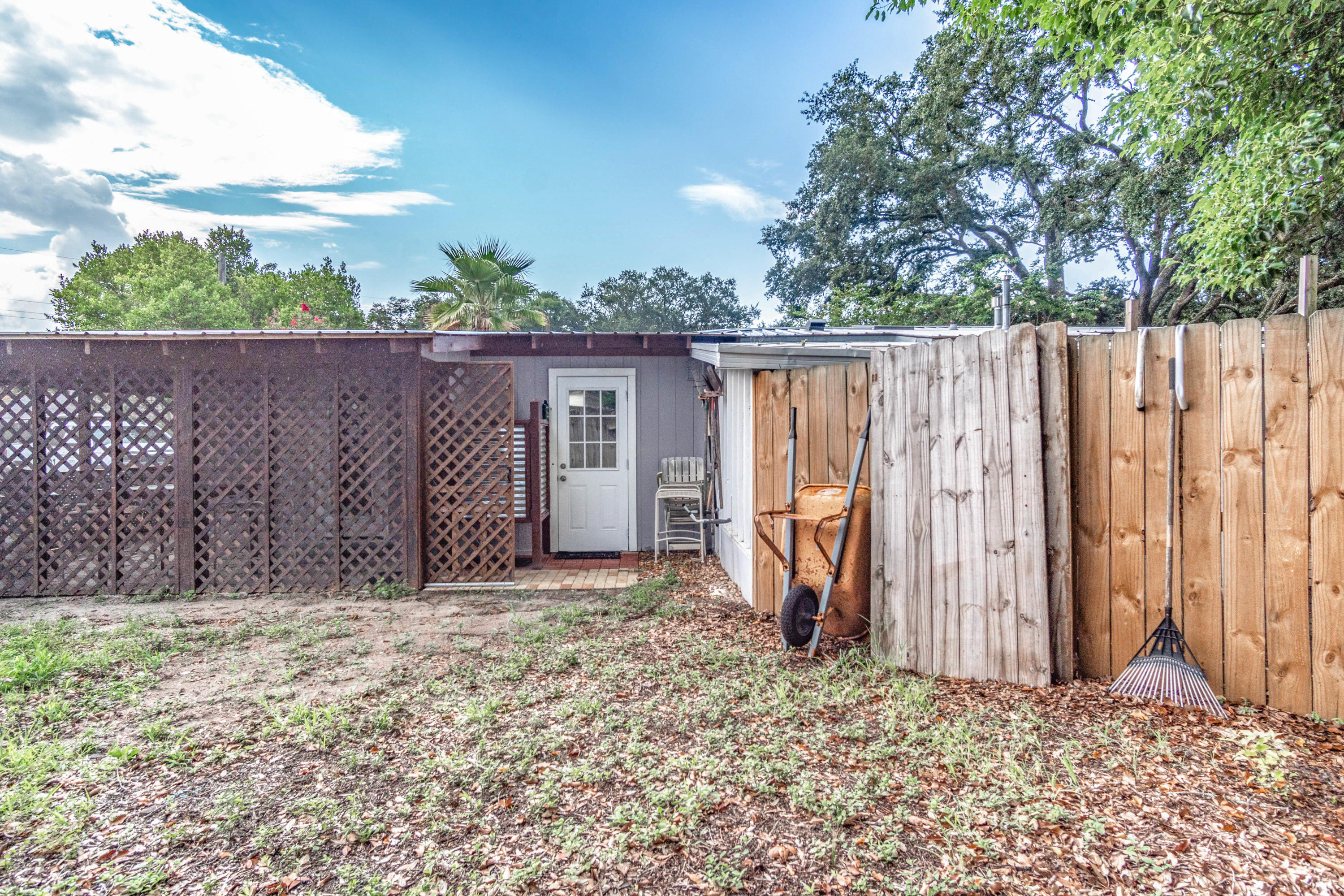 ELLIOTTS POINT - Residential