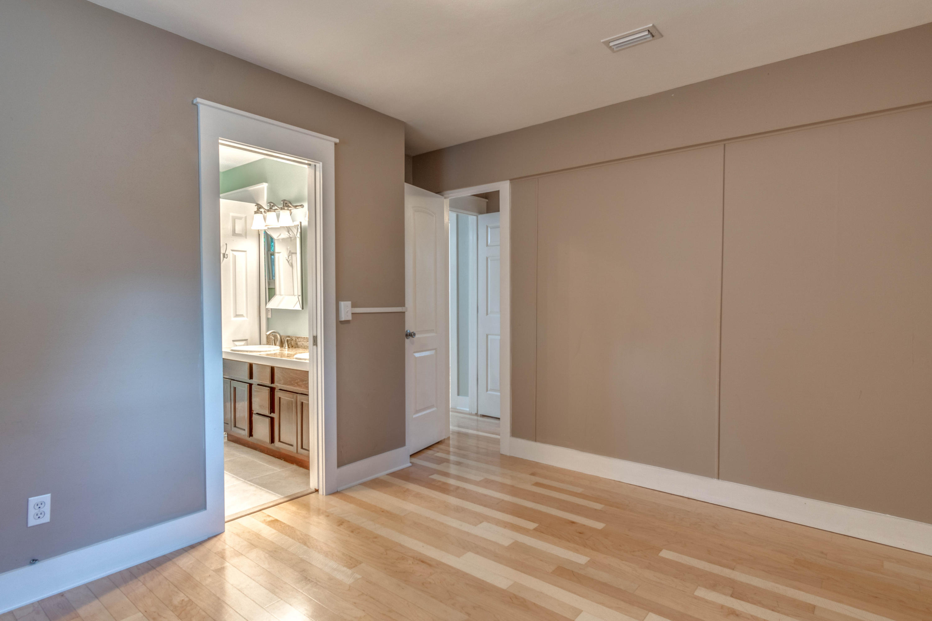 ELLIOTTS POINT - Residential