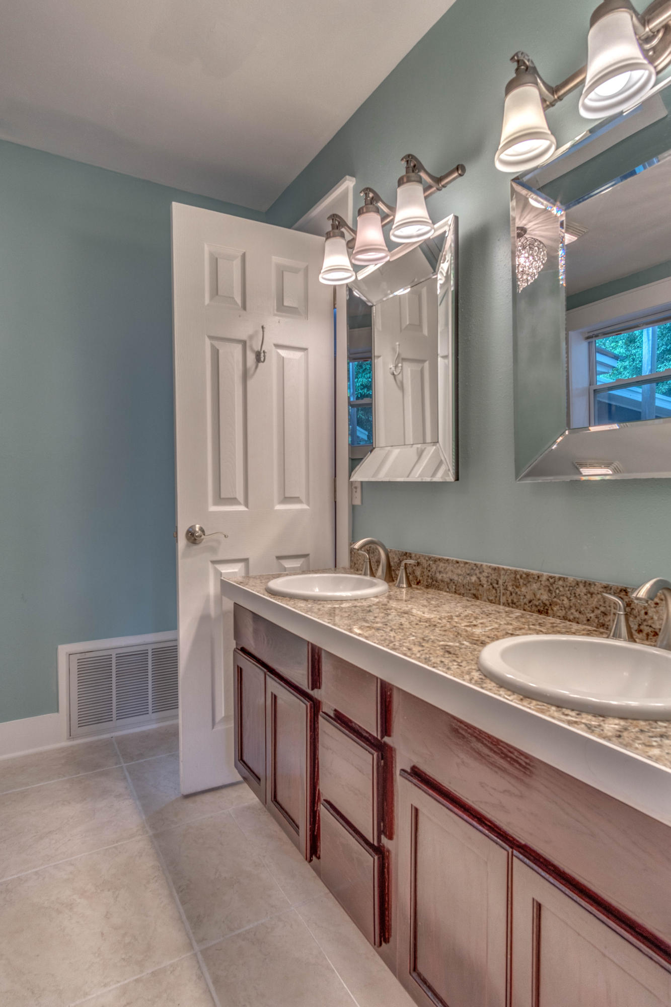 ELLIOTTS POINT - Residential