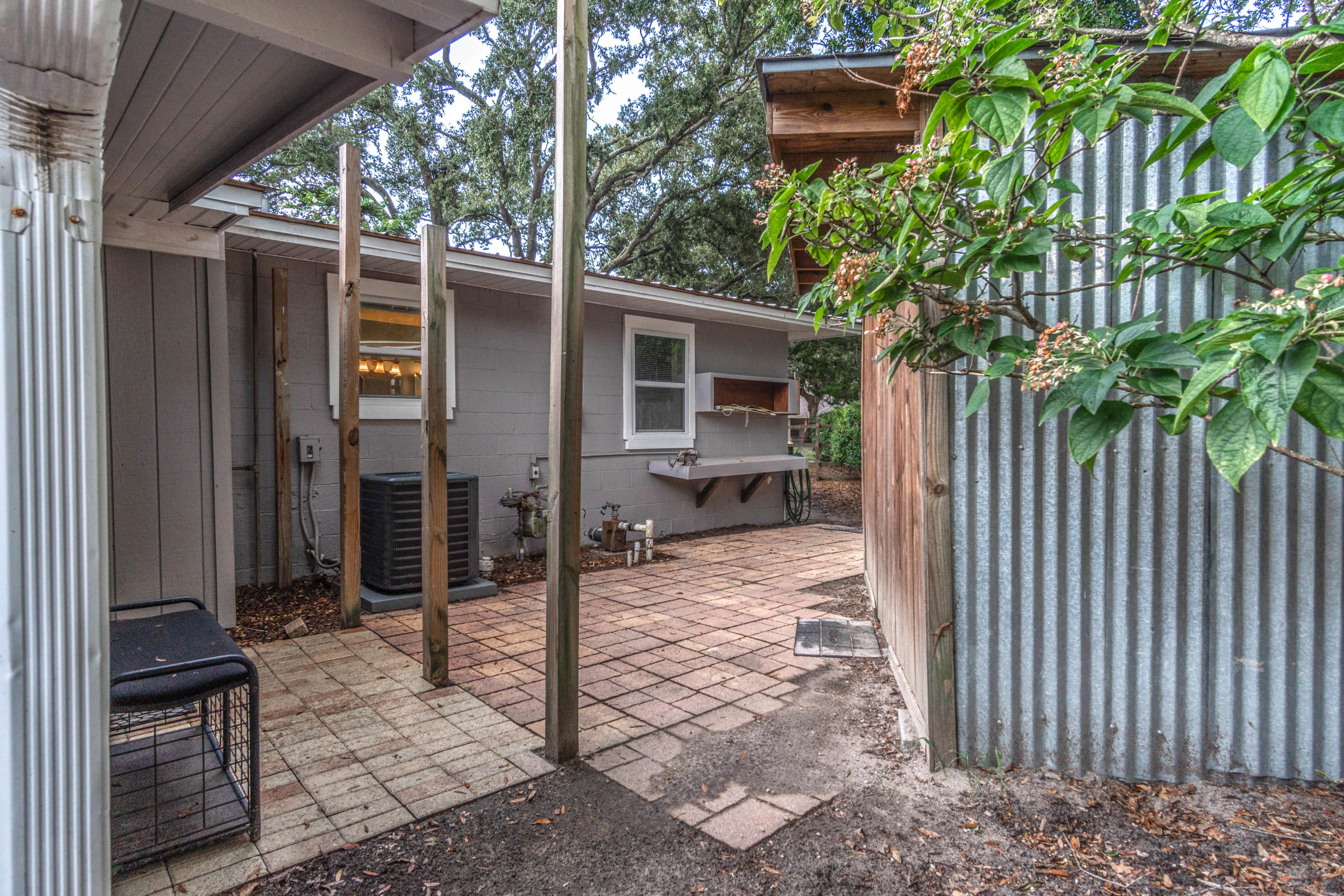 ELLIOTTS POINT - Residential