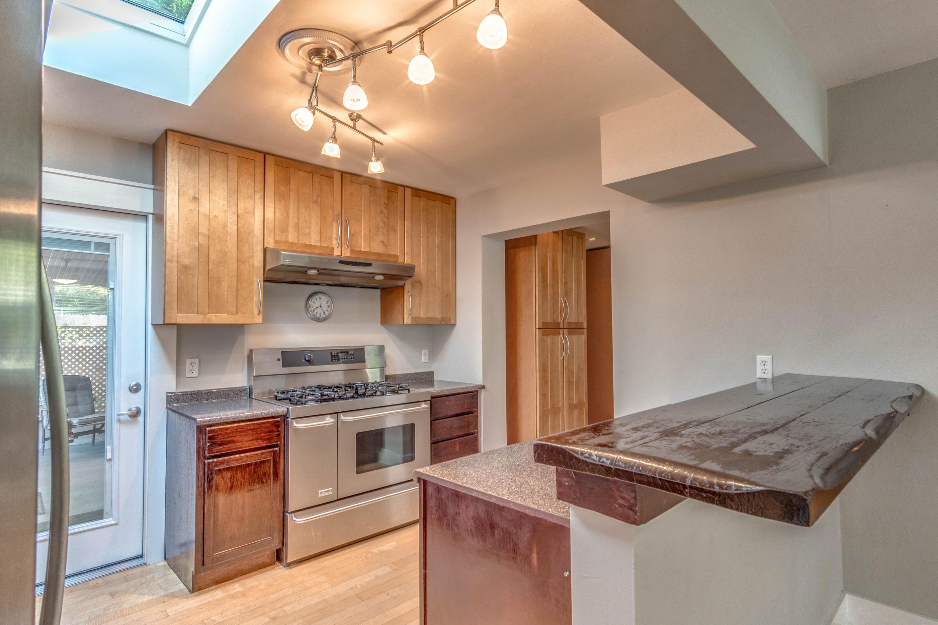 ELLIOTTS POINT - Residential