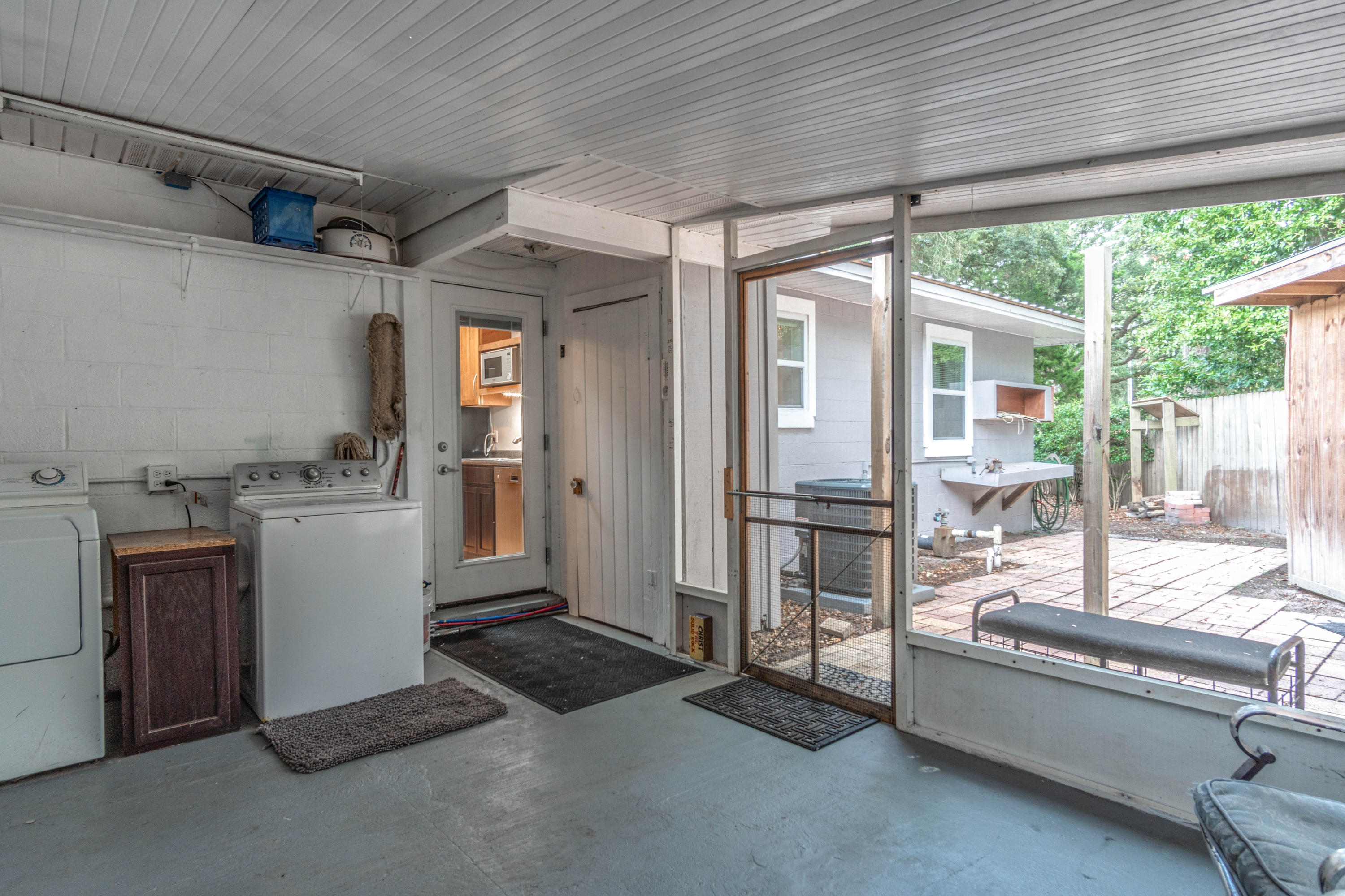 ELLIOTTS POINT - Residential