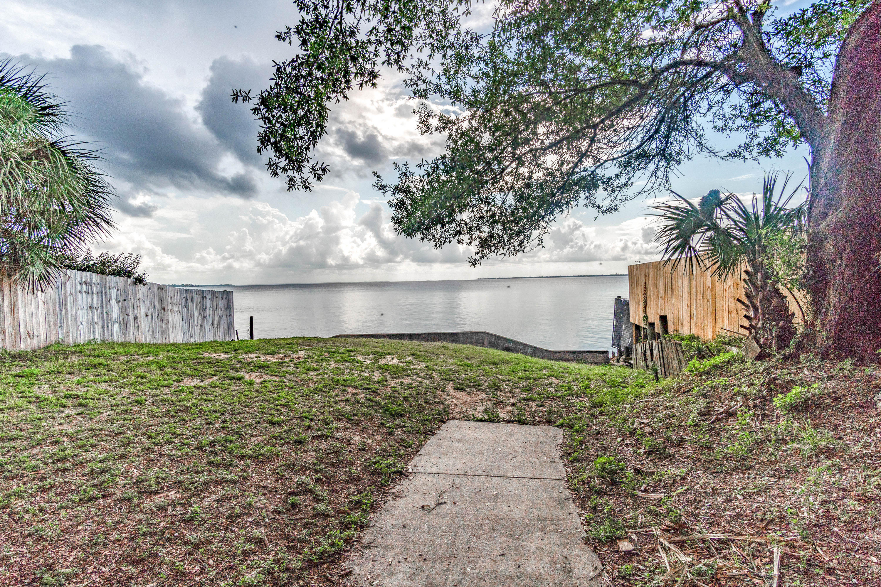 ELLIOTTS POINT - Residential