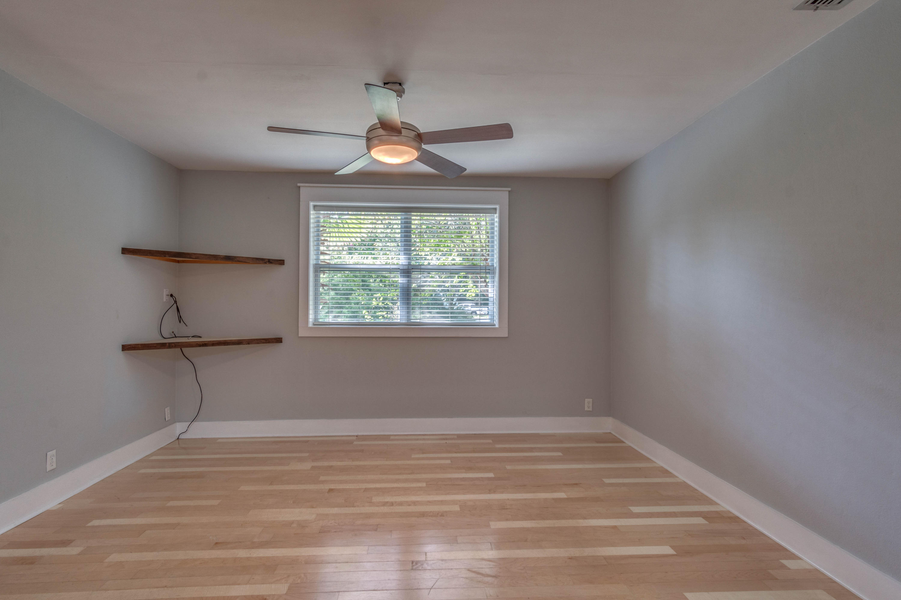 ELLIOTTS POINT - Residential