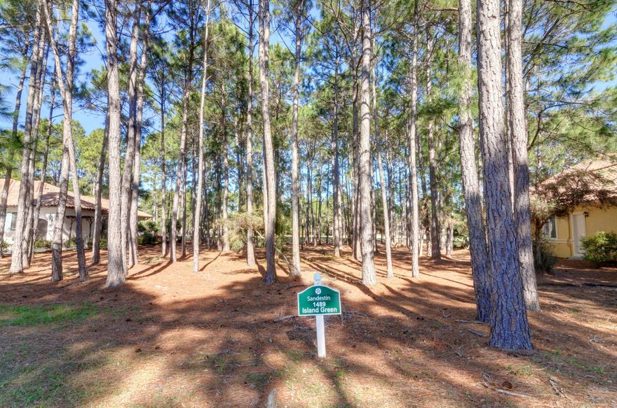 Price Reduced, Golf Course Lot in Sandestin Resort!Build your forever home on this estate size lot that over looks the green on the 16th hole of the Raven Golf Course. Island Green is located within the exclusive gated community of Sandestin Golf & Beach Resort. Enjoy all of the amenities of Sandestin which include, championship golf courses, white sandy beaches, shopping, dining, entertainment, biking and walking trails, boating and Fun!Island Green HOA Vacant Land $185.00 Quarter. Sandestin Owners Association $150.00 Quarter. .5% New Buyer Fee to SOA.