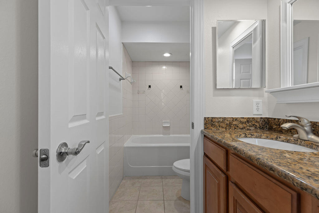 EAGLE BAY - Residential Lease