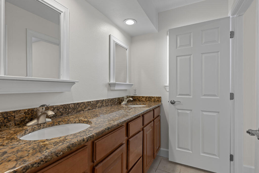 EAGLE BAY - Residential Lease