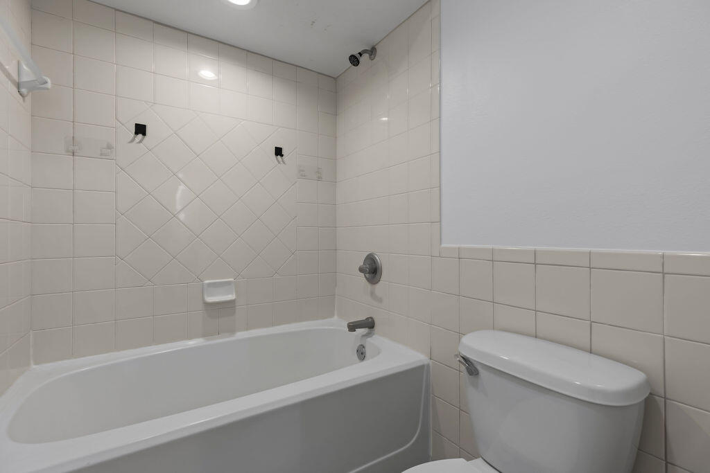 EAGLE BAY - Residential Lease