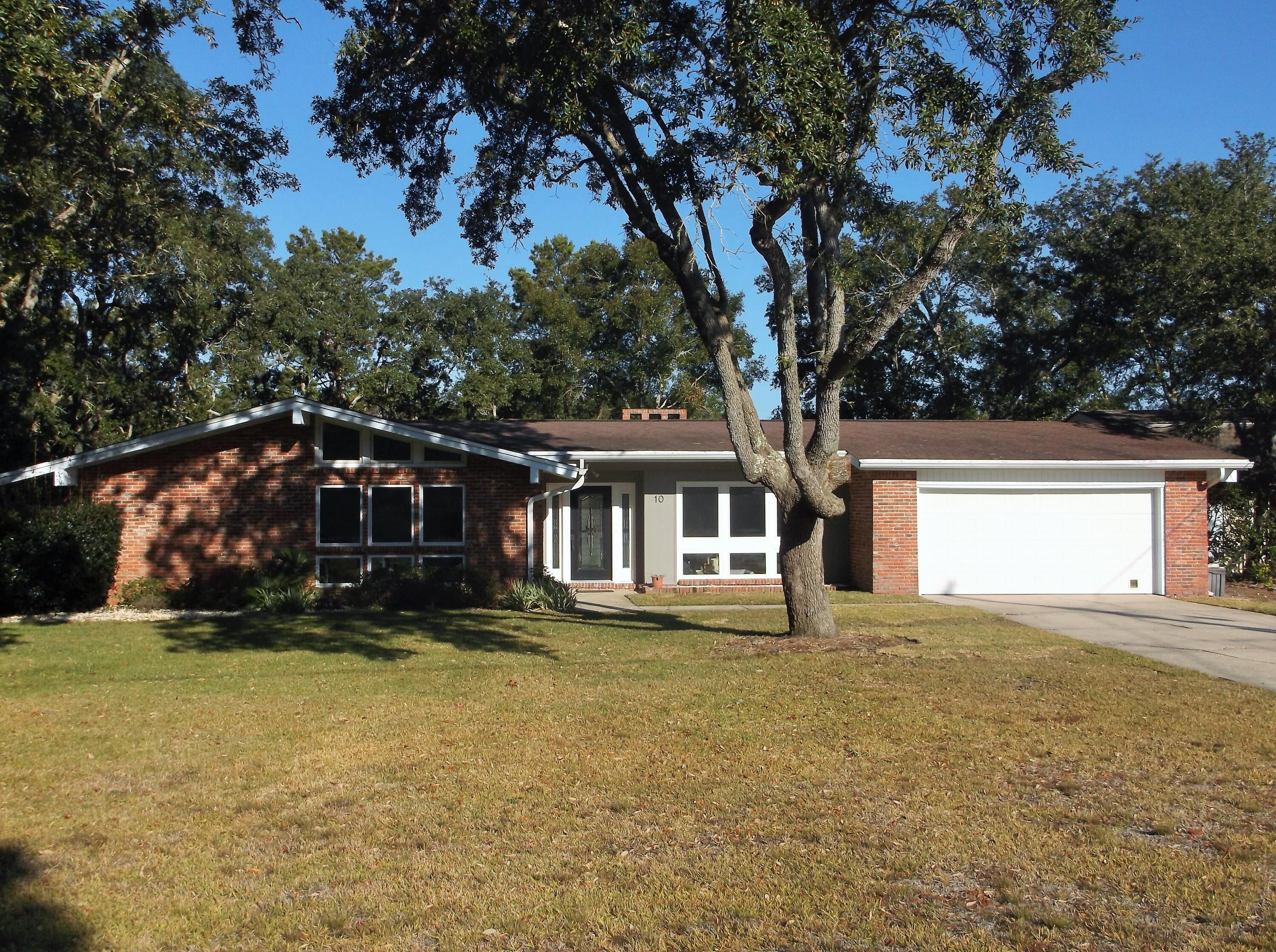 SHALIMAR LOCATION 4 BEDROOM POOL HOUSE. THE FRONT DINING ROOM AND LIVING ROOM HAVE PLENTY OF NATURAL LIGHT. FAMILY RM W/FIREPLACE OPENS TO GALLEY KITCHEN W/BREAKFAST BAR. SUBWAY TILE BACKSPLASH IN KITCHEN. NICE SIZE LAUNDRY RM OFF KITCHEN. NEW HWH 2021. COUNTY WATERFRONT PARKS ARE NEARBY ON MEIGS DR.
