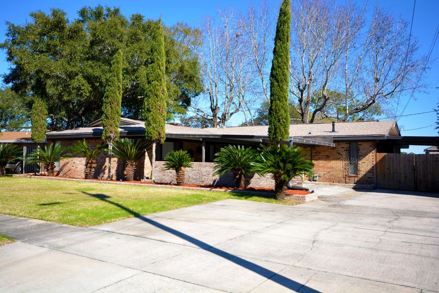 Enjoy waterfront living with the peace of mind that comes from a high and dry home site. This home boasts 37 feet of windows facing a panoramic view of Cinco Bayou. The open floor plan provides many options for entertaining. The 4BR, 3BA layout includes two master suites and can therefore suit any number of multi-generation living arrangements. Enjoy the best of bayou living. The dock includes a boat lift and jet ski lift and a 20' x 30' deck, perfect for relaxing and watching the dolphin. The kitchen, appliances, HVAC system and ductwork, electrical, flooring and guest bath were remodeled in 2009 by an award winning builder. New dock/seawall in 2010 and Rinnai tankless HWH in 2011. 2014 TAXES $3,065 (BOTH PARCELS) INSURANCE $3,187