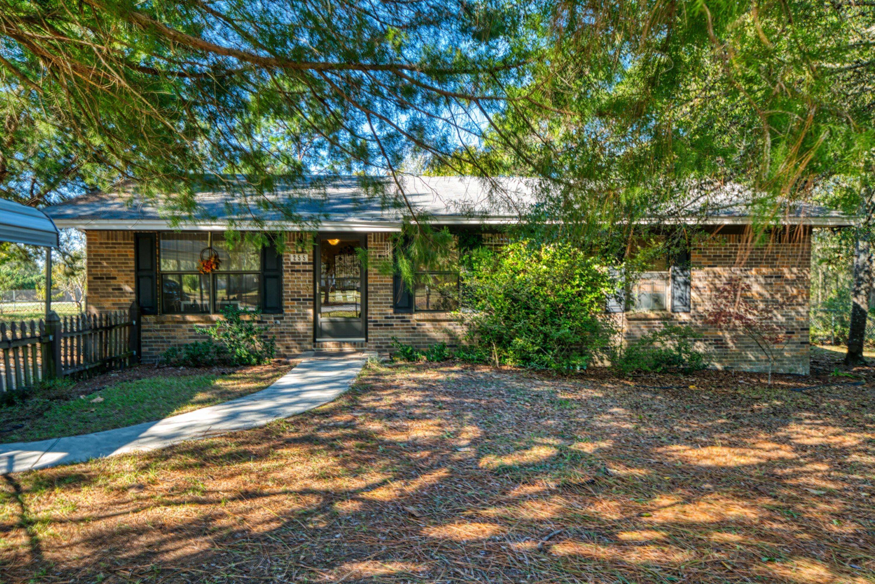 Charming home on a corner lot. Great open floor plan. Island kitchen with breakfast bar opens to living area. Separate laundry room. Spacious back yard is fully fenced with a sprinkler system. Home is a short distance to public boat ramp to Juniper Lake.