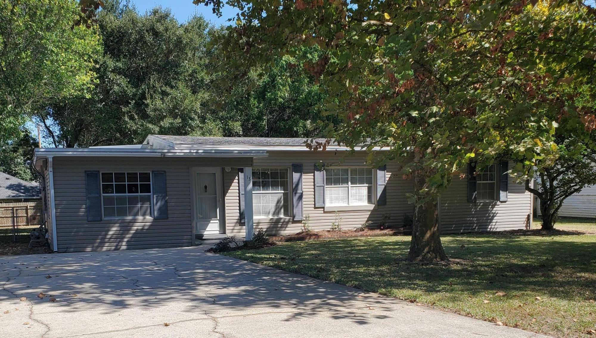 Prime location in Elliott Point! With three bedrooms and two baths, this charming and well-maintained Florida cottage offers many updates. Remodeled kitchen has granite counters and island, stainless appliances, pantry, double French doors and porcelain floors. Dining area with polished wood floors overlooks the large, fenced-in backyard with two sheds that convey. Use the enclosed carport as a man cave or a separate living area. Bedrooms have new carpet. Large guest bathroom with updated fixtures and separate shower. Updated electrical and plumbing. Roof 2013, water heater 2014, heat pump 2018.