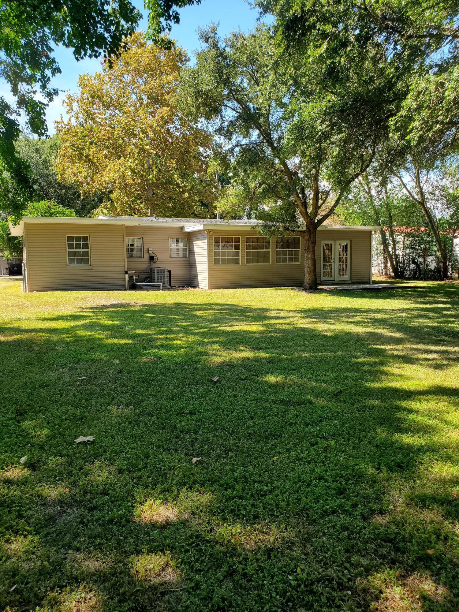 ELLIOTTS POINT - Residential