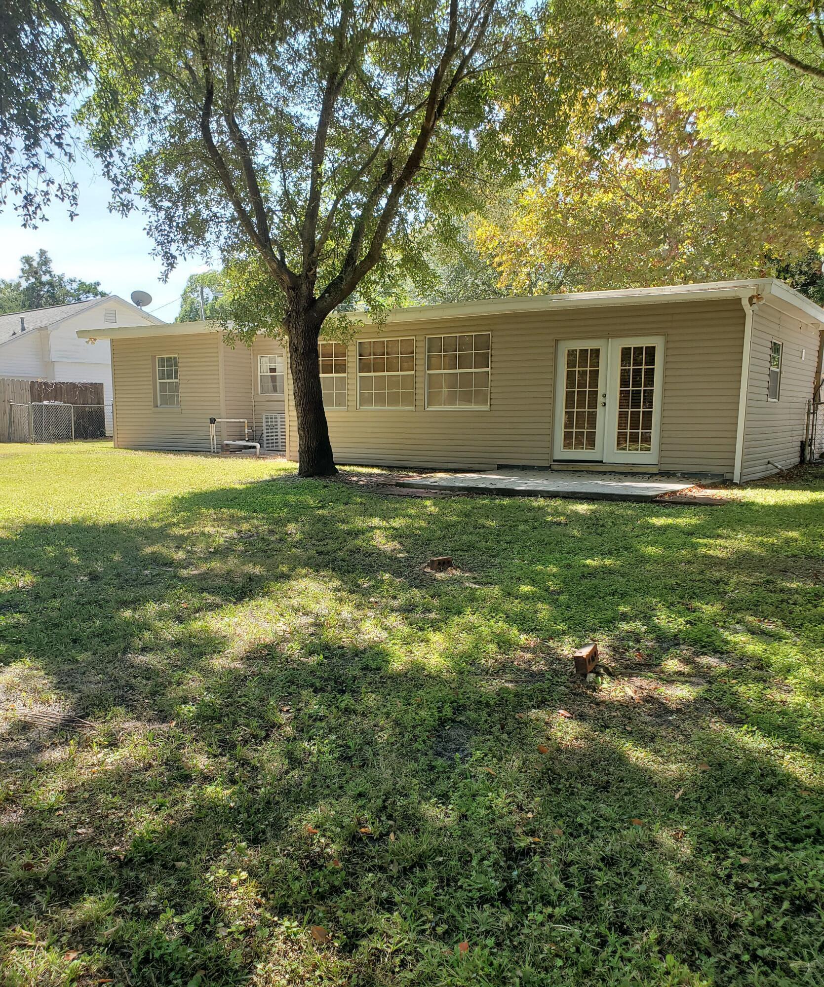 ELLIOTTS POINT - Residential