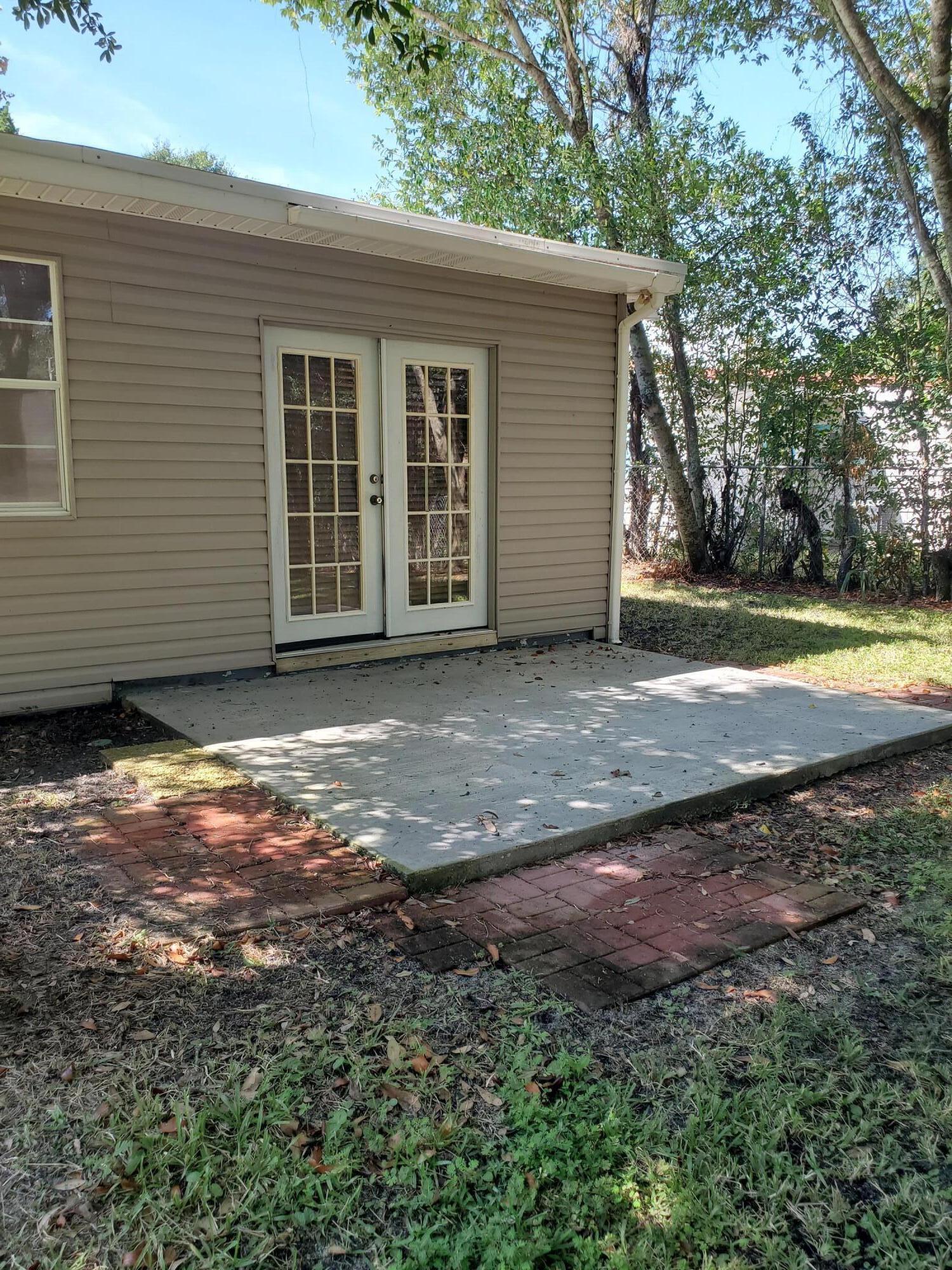 ELLIOTTS POINT - Residential