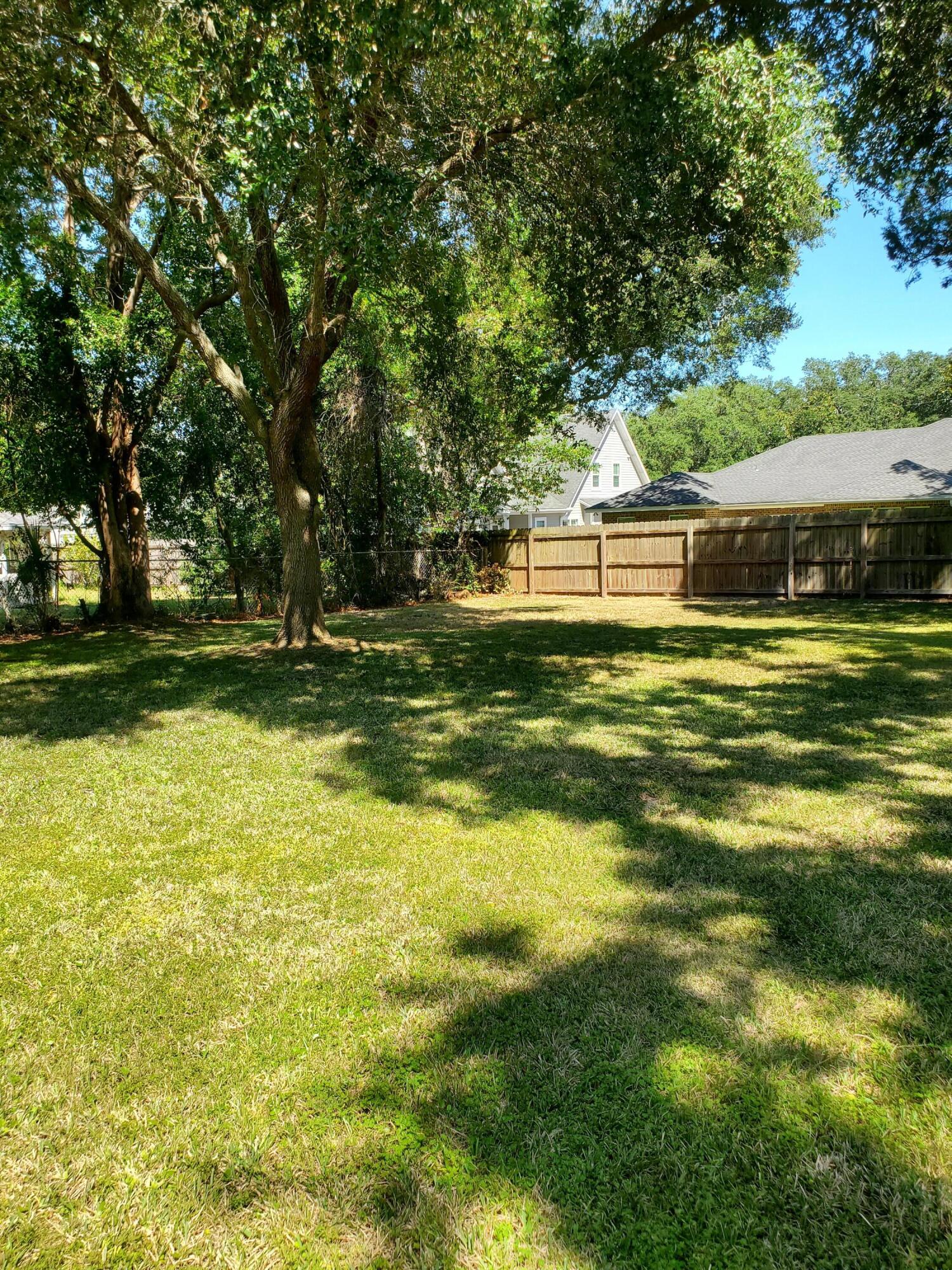 ELLIOTTS POINT - Residential