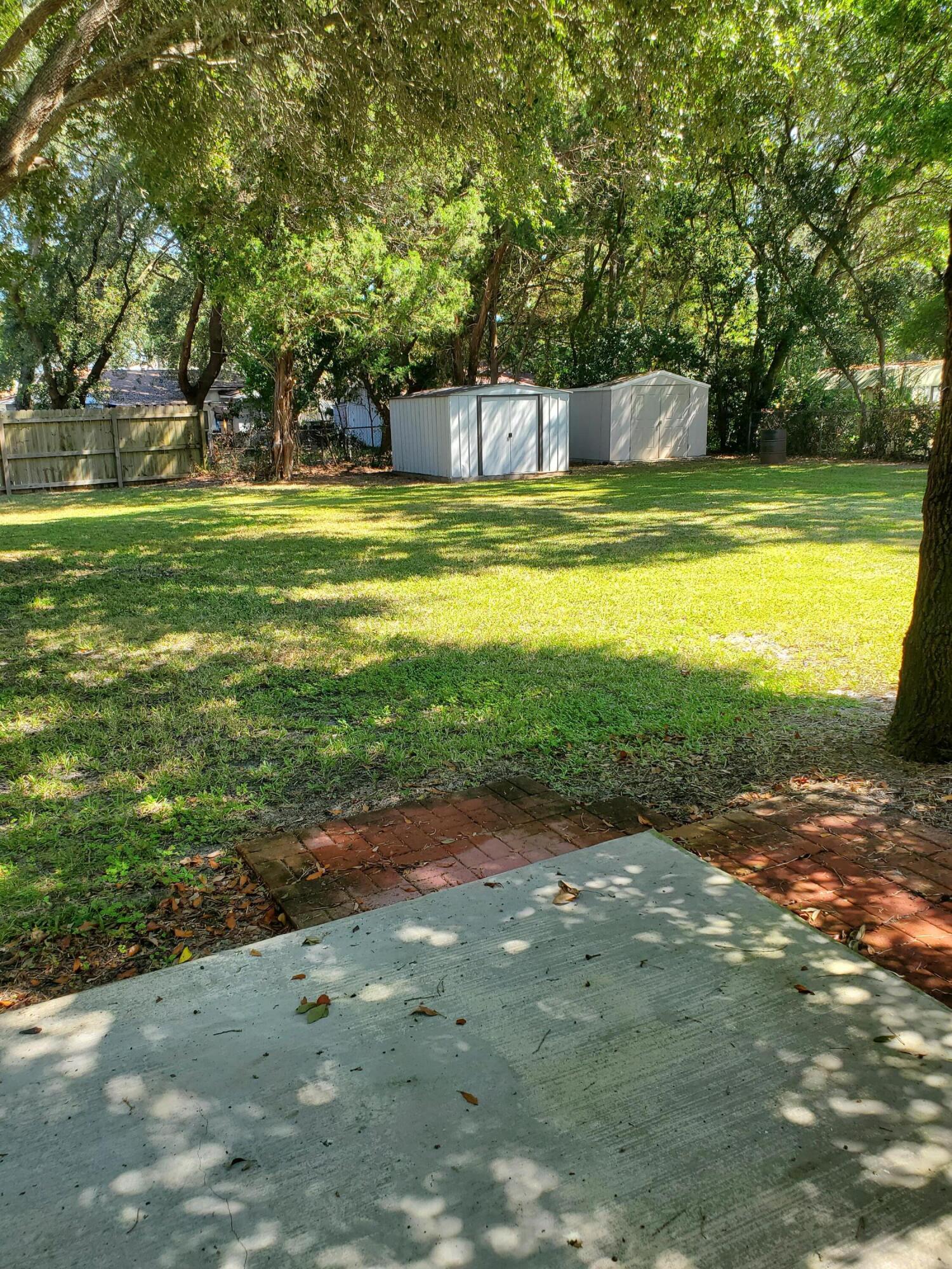 ELLIOTTS POINT - Residential