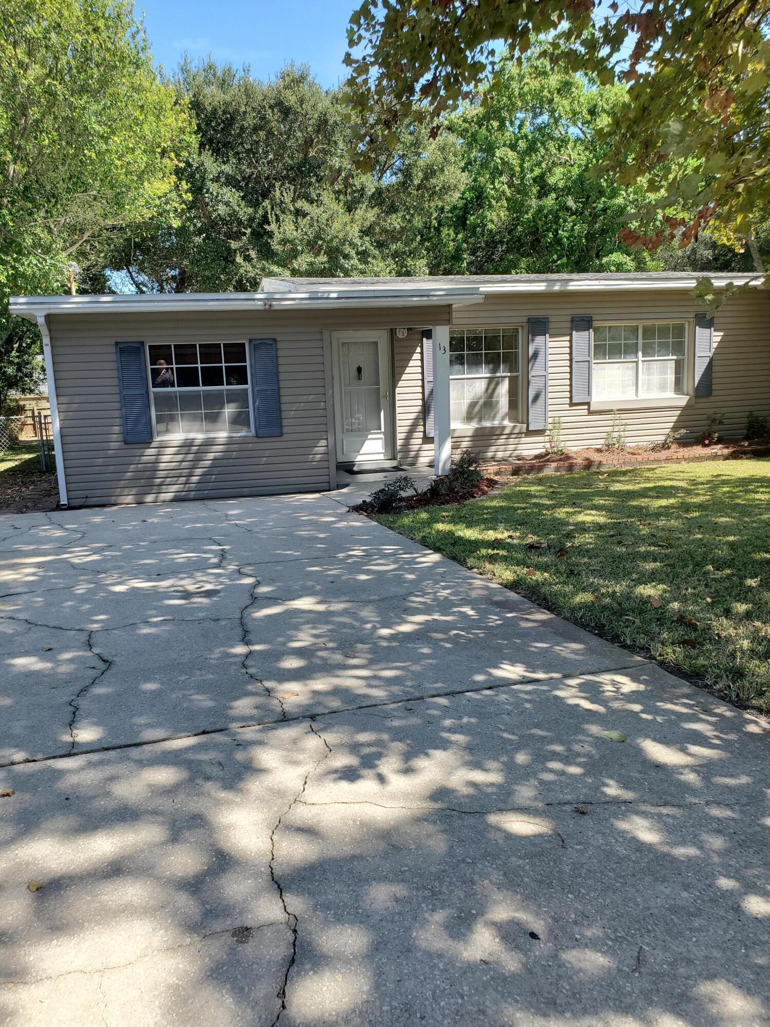 ELLIOTTS POINT - Residential