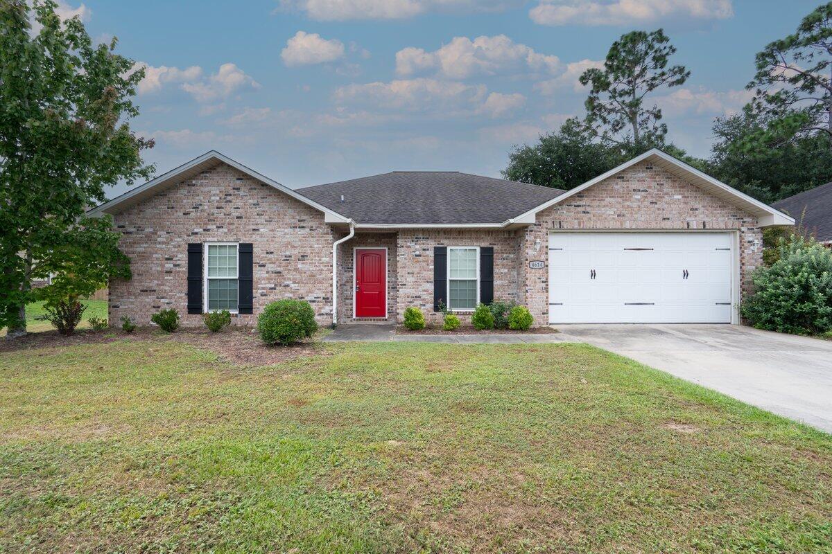 This beautiful south of I-10 home features 9-foot ceilings, porcelain tile in wet areas, stainless steel appliances, and granite countertops throughout. The standout kitchen includes a large moveable island, perfect for entertaining. The main bathroom has a large walk-in shower, soaking tub, and huge walk-in closet.Don't miss out--schedule your showing today!