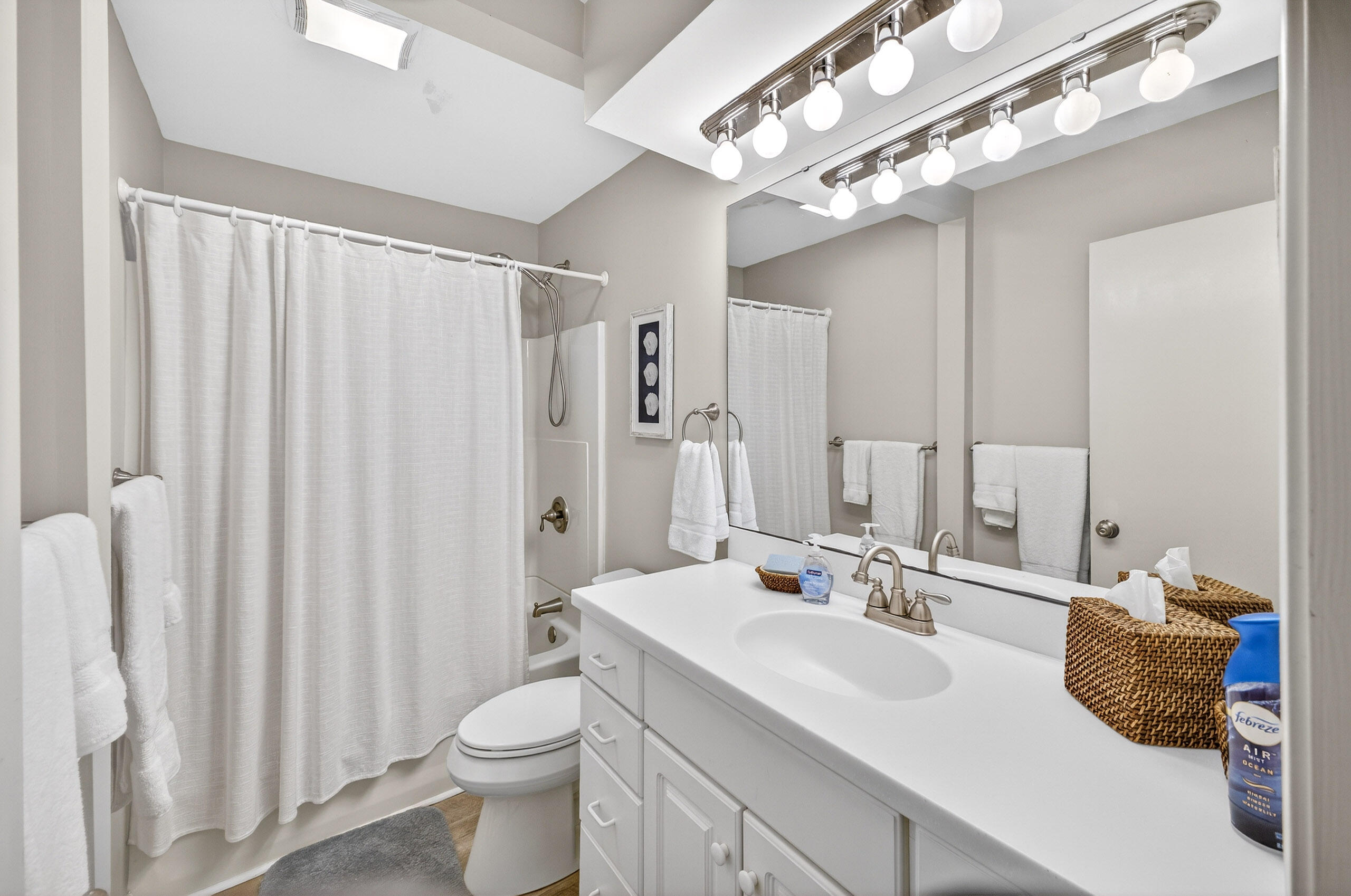 HARBOUR POINT CONDO - Residential