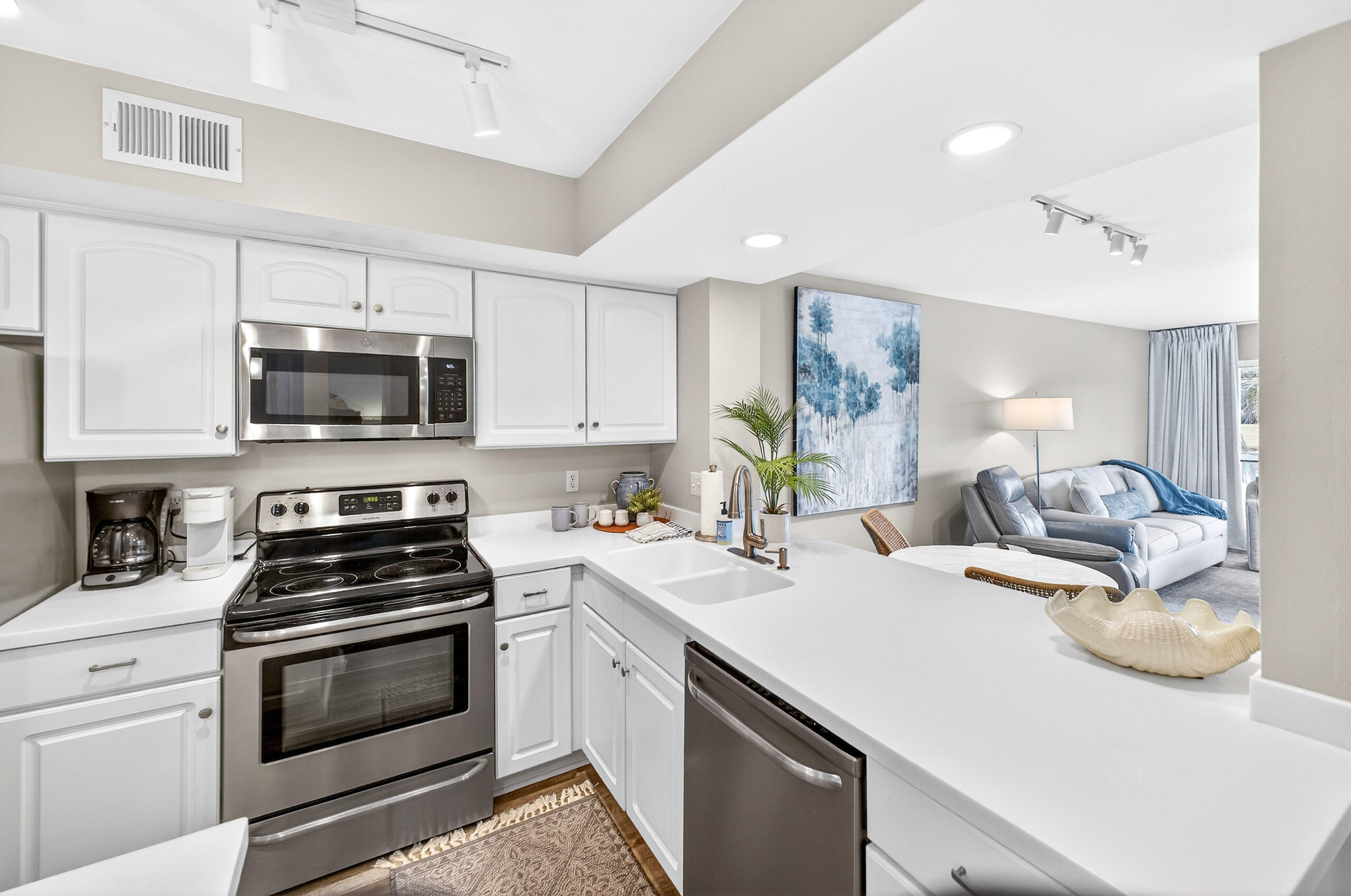 HARBOUR POINT CONDO - Residential