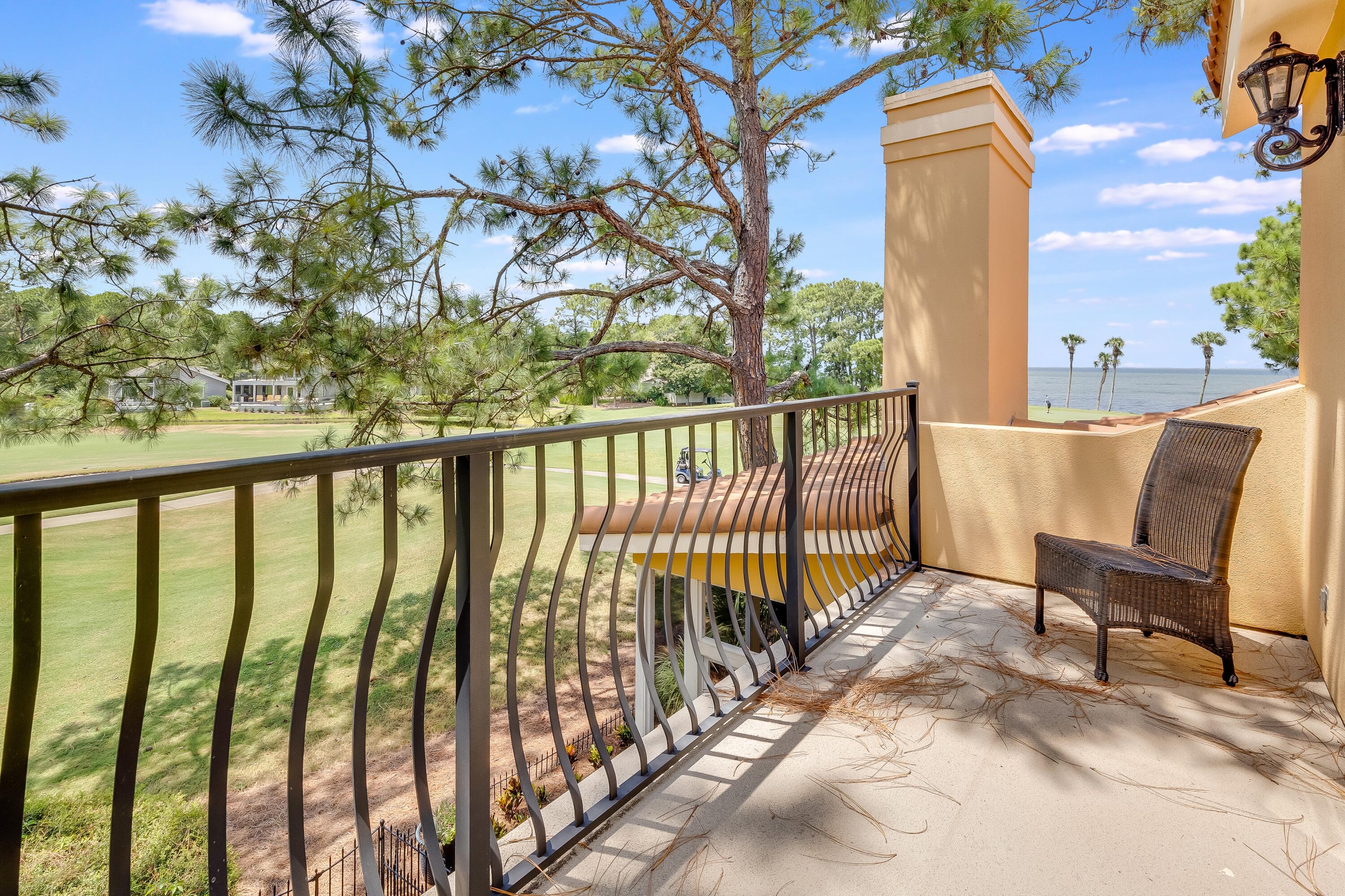 VANTAGE POINTE - Residential