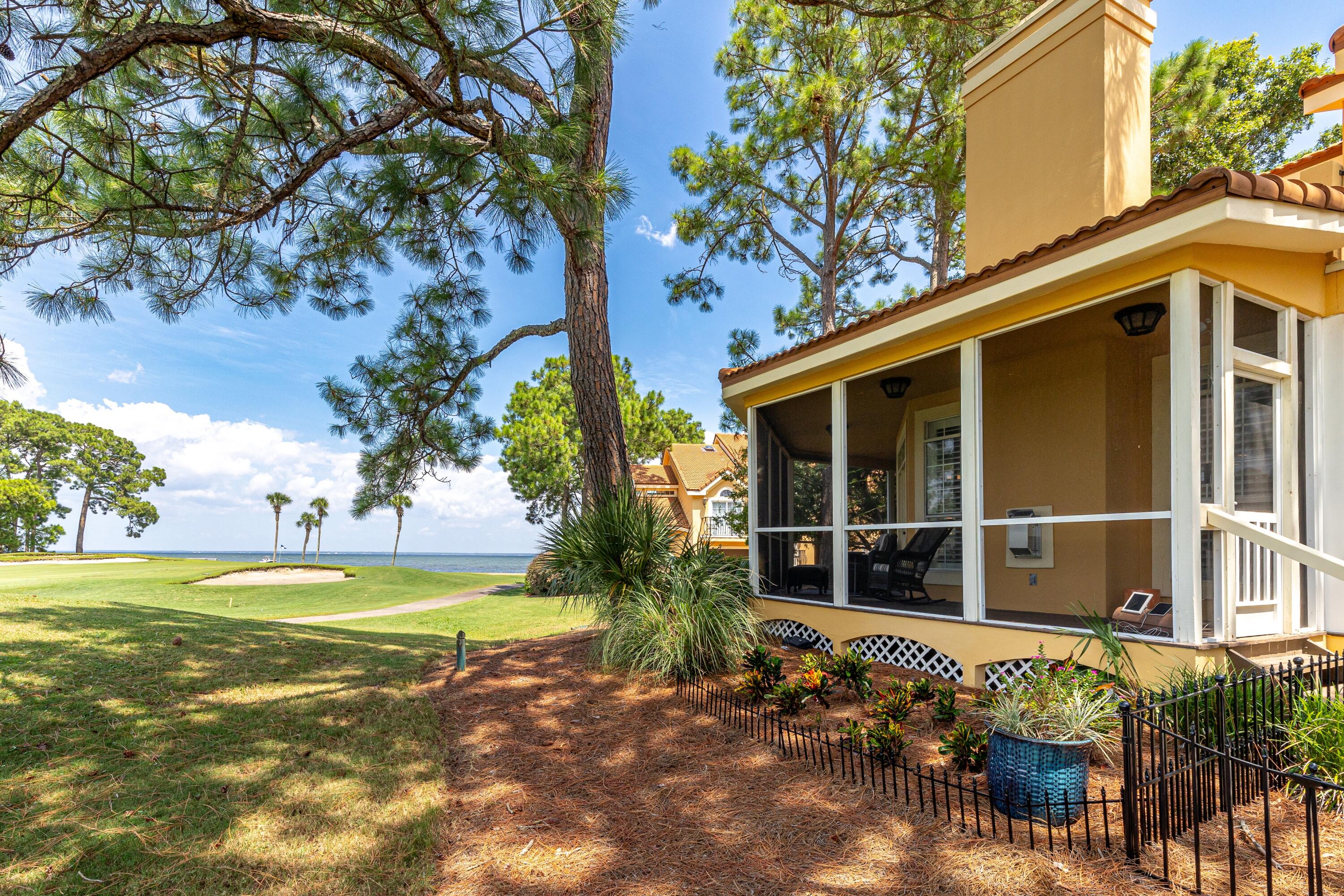 VANTAGE POINTE - Residential